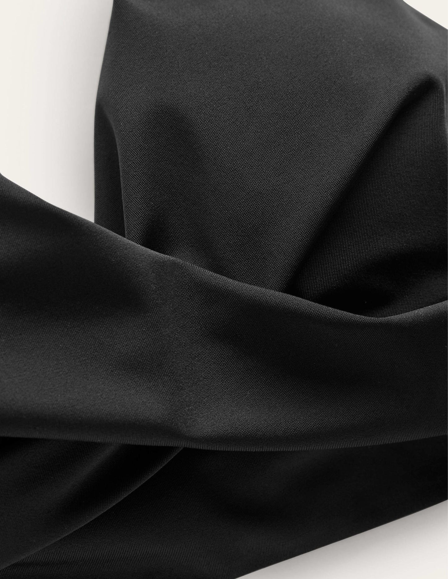 Twisted Classic Bikini Top-Black