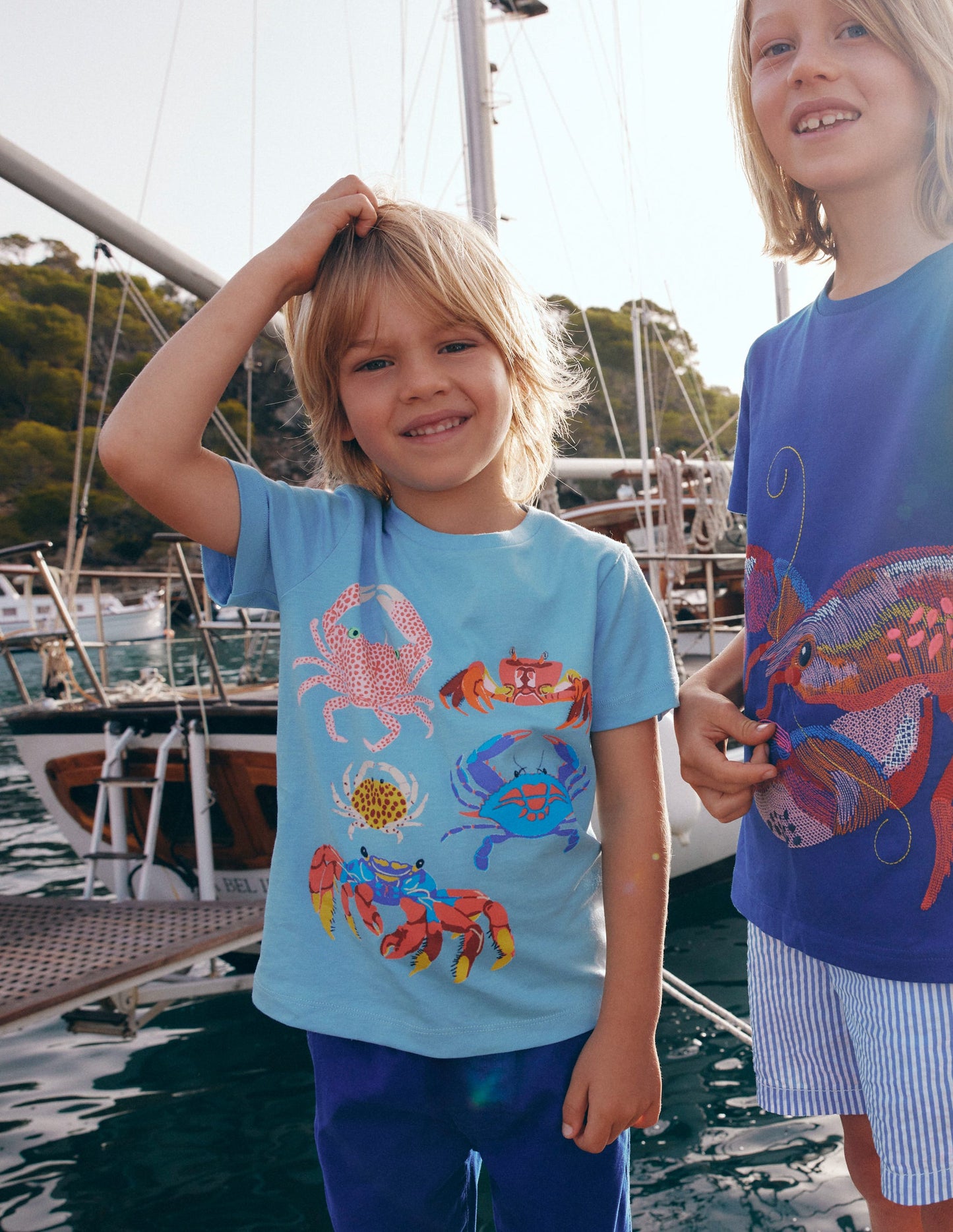Short Sleeve Graphic T-shirt-Vintage Blue Crabs