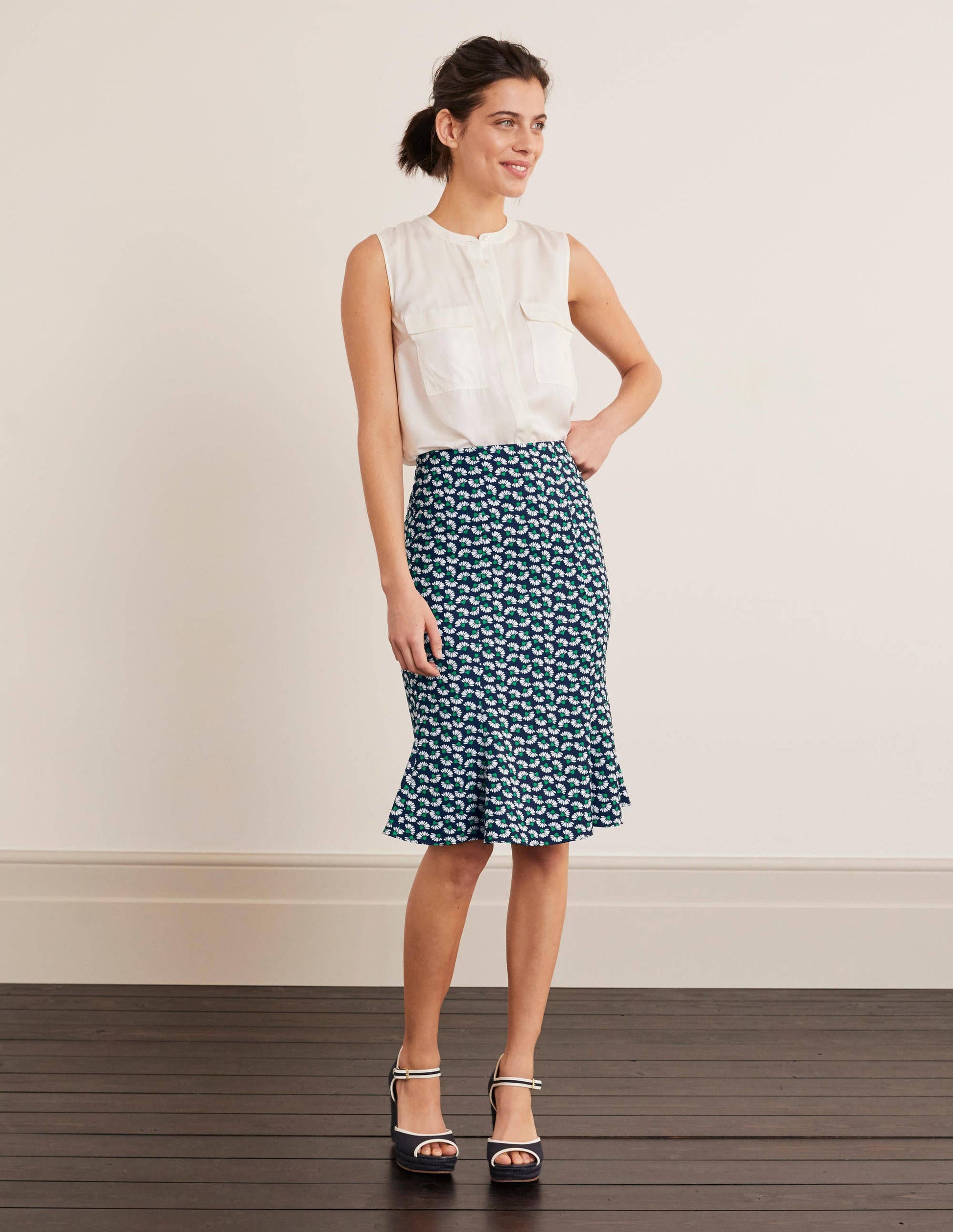 Violette Skirt-Navy Daisy Petals Print-2