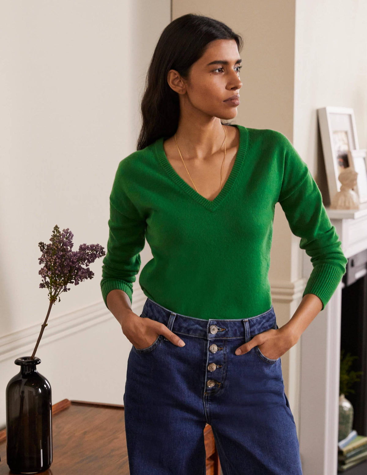 Cashmere V-neck Relaxed Jumper-Emerald Green - Image 1