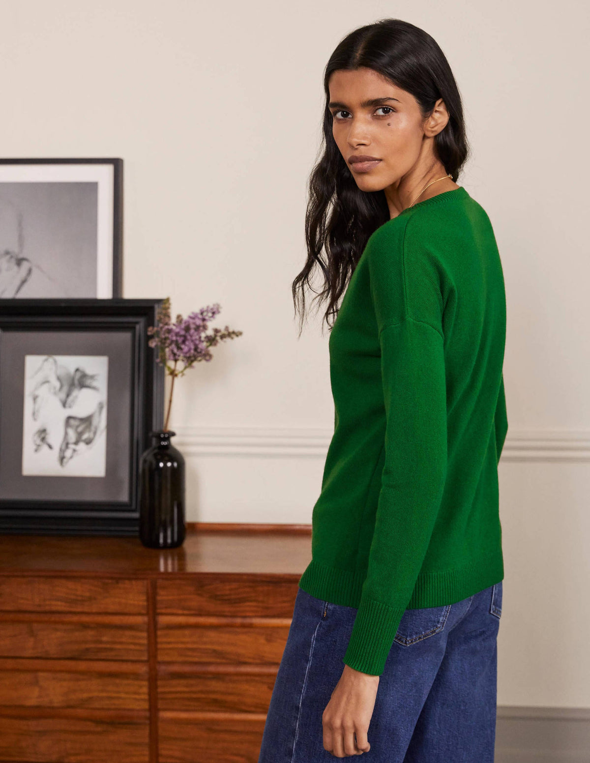 Cashmere V-neck Relaxed Jumper-Emerald Green - Image 3