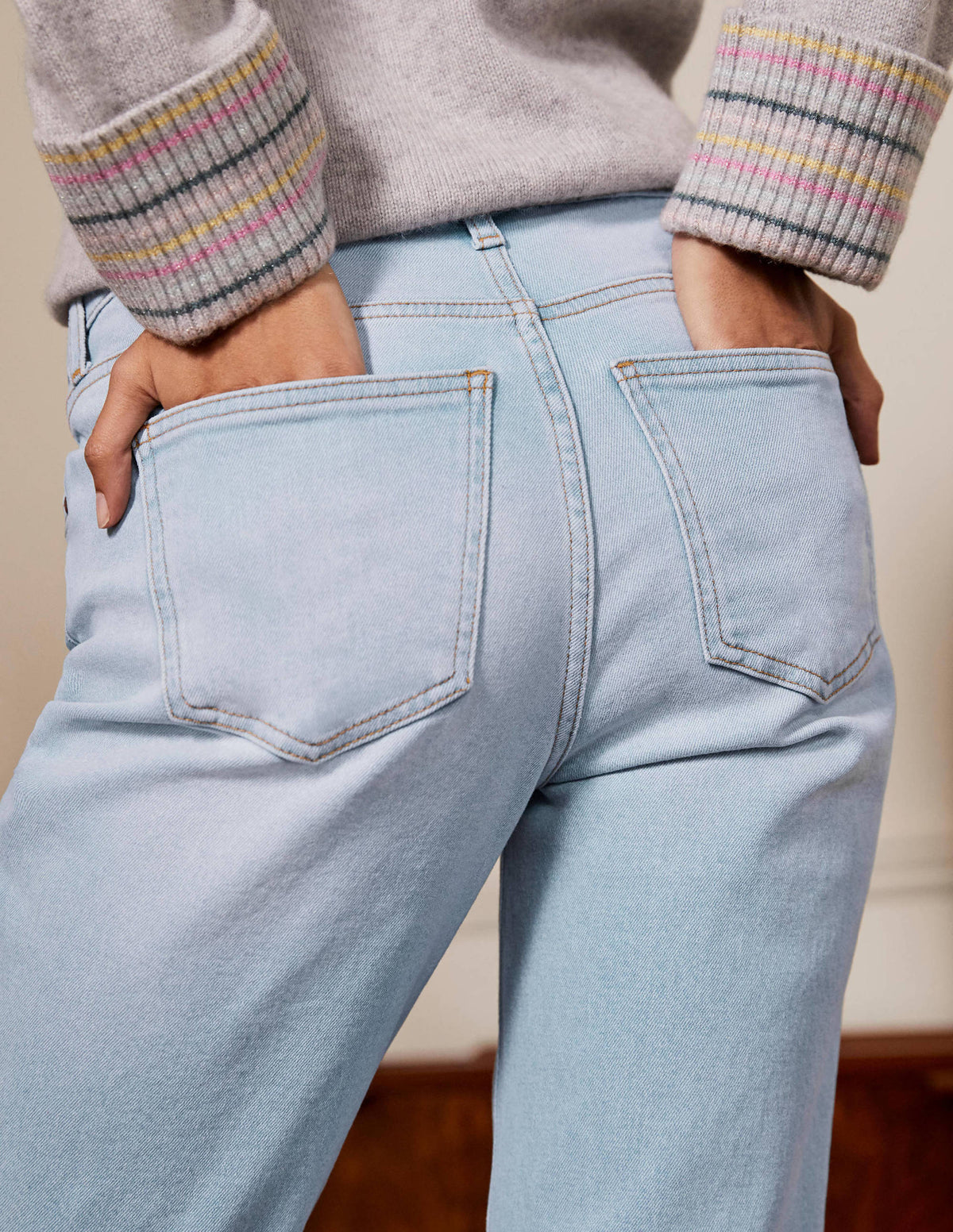 Girlfriend Jeans-Pale Blue Wash-4