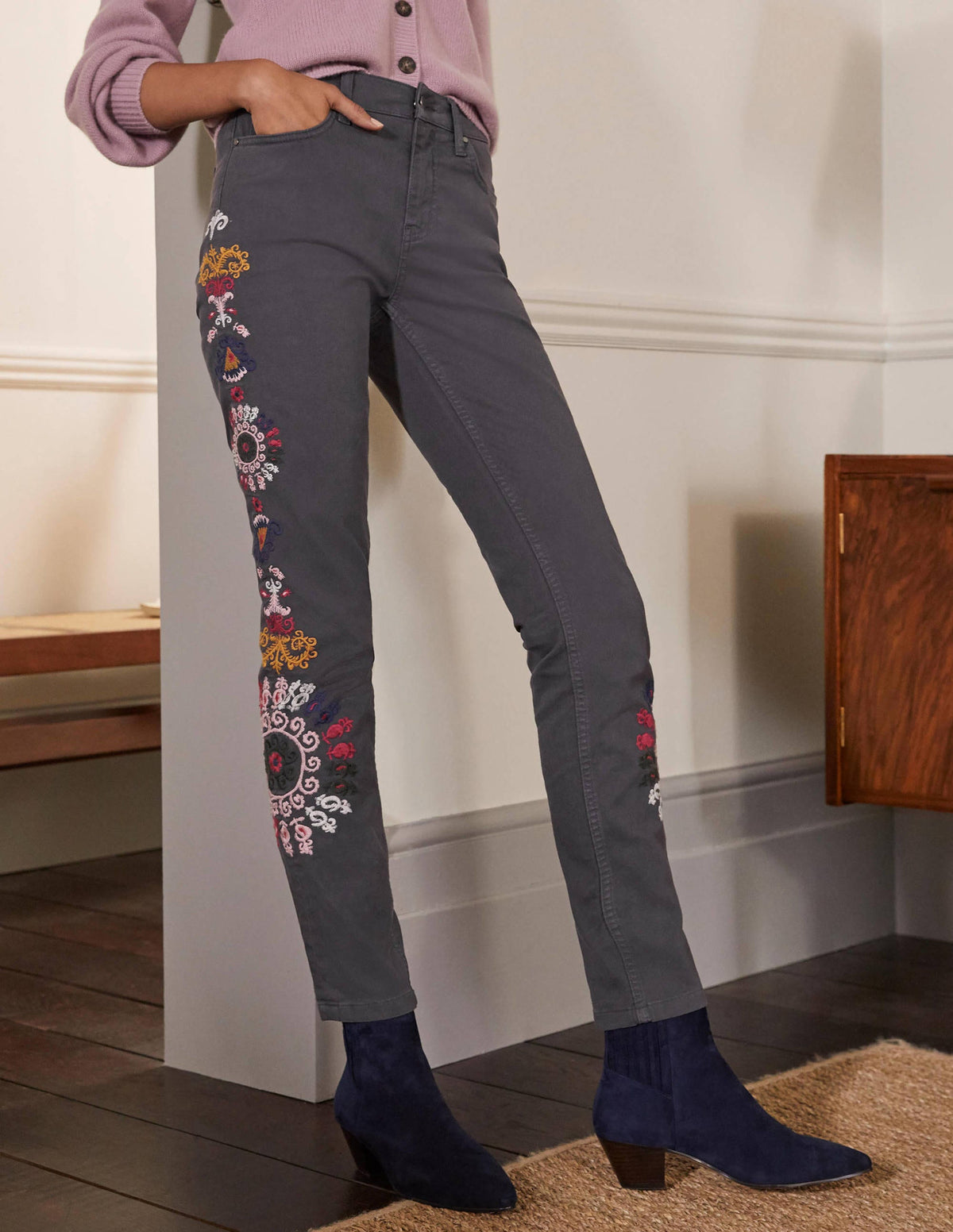 Girlfriend Jeans-Asphalt Embroidered-4
