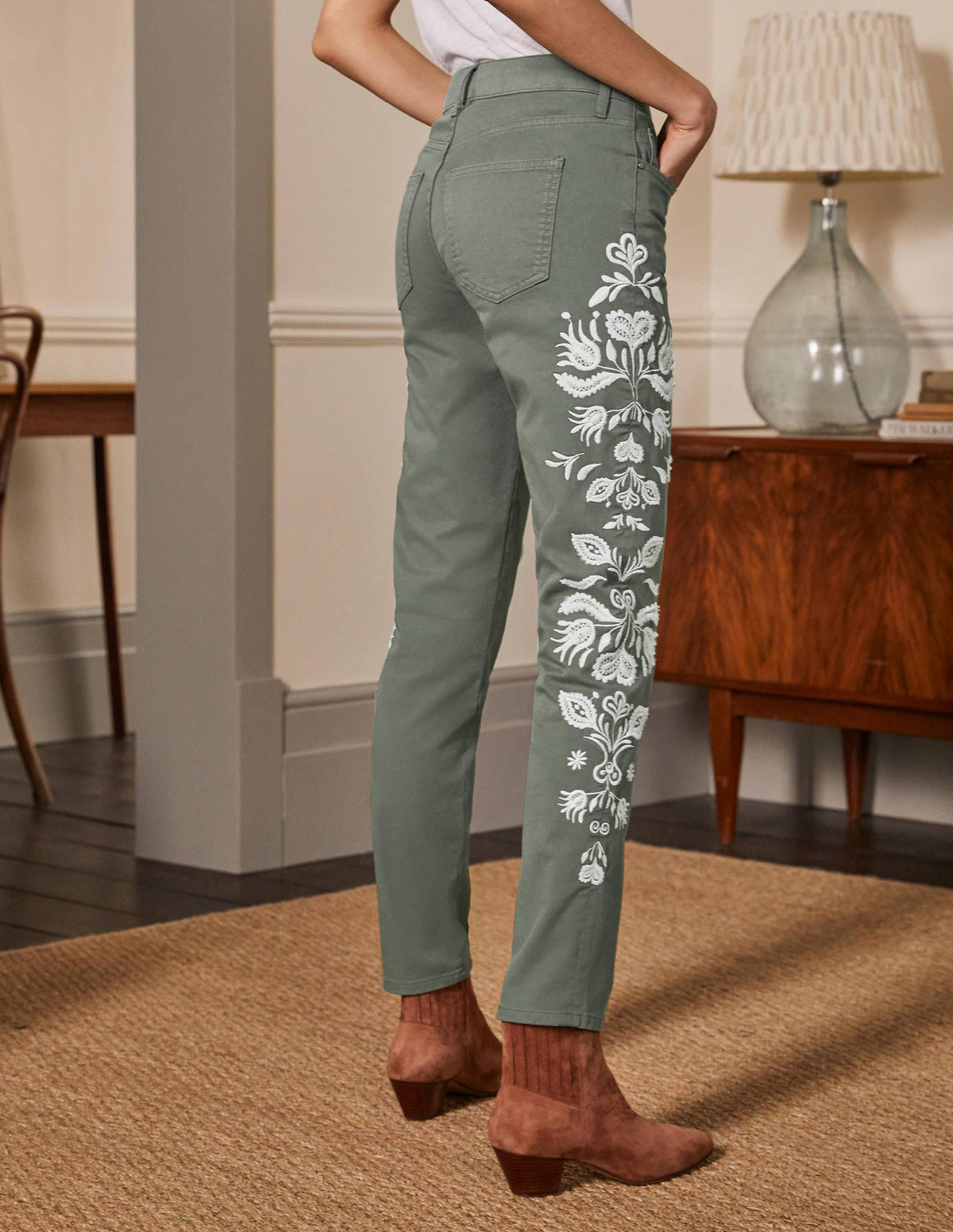 Girlfriend Jeans-Alder Embroidered-3