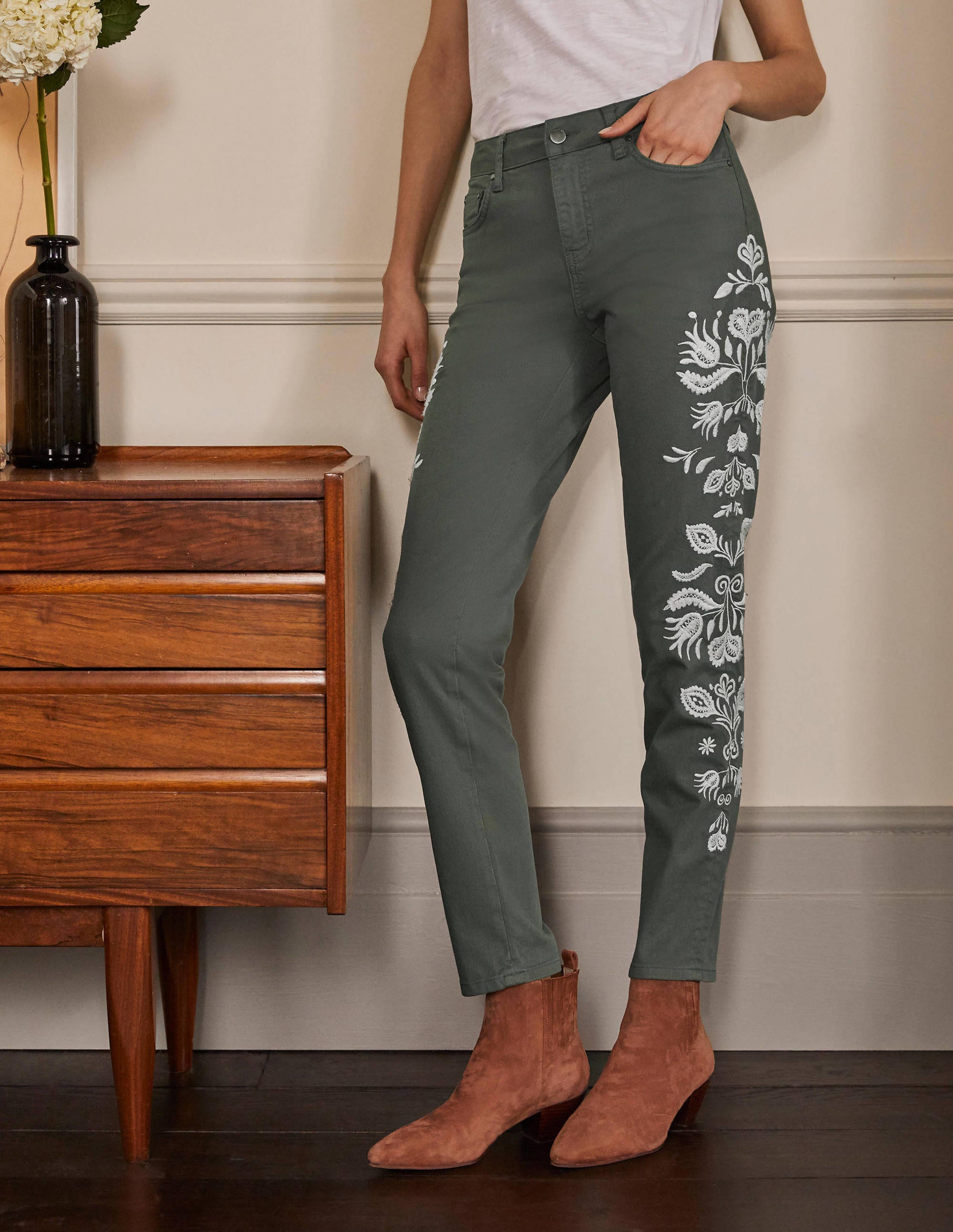 Girlfriend Jeans-Alder Embroidered - Image 4
