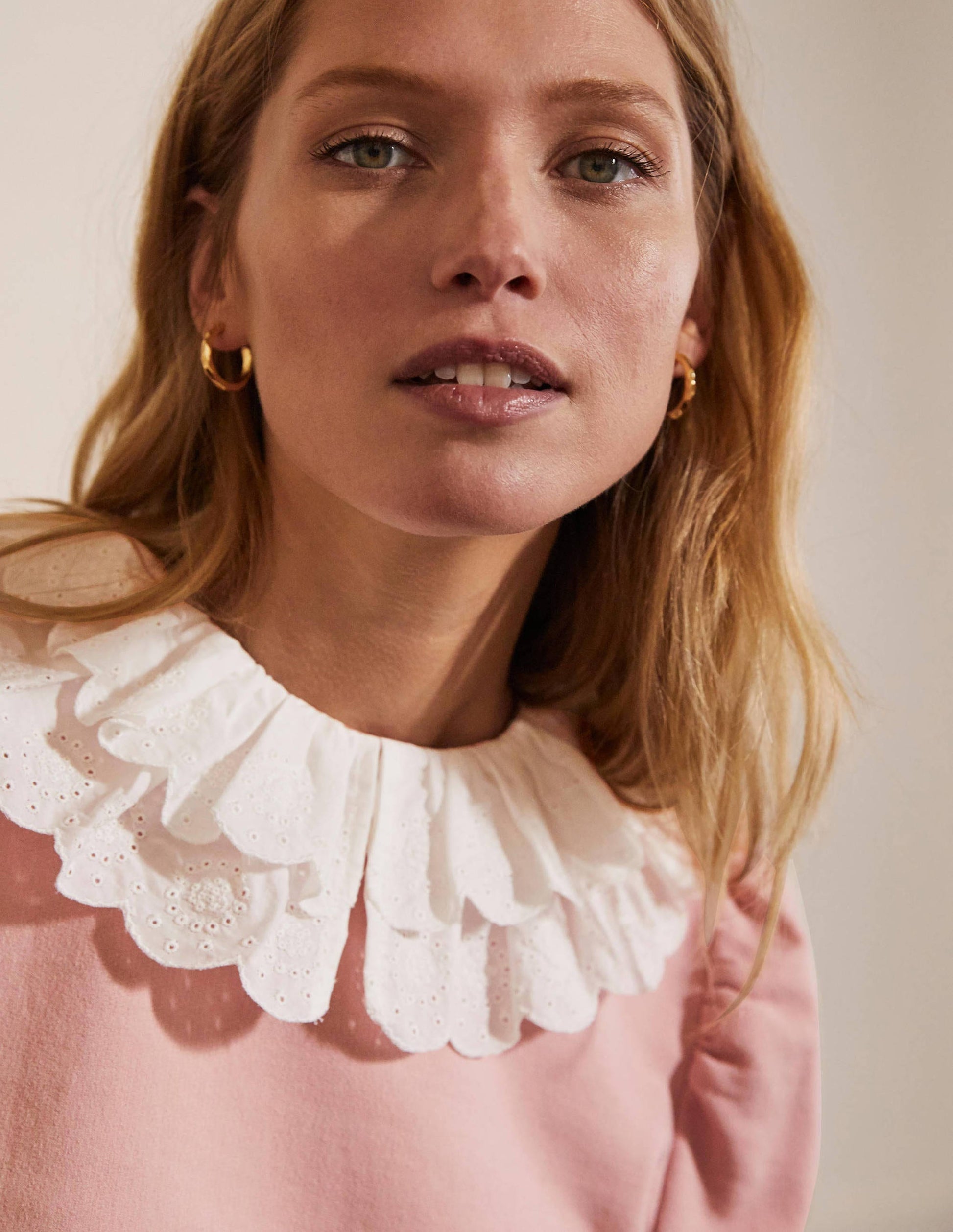 Hattie Collar Sweatshirt-Milkshake-1