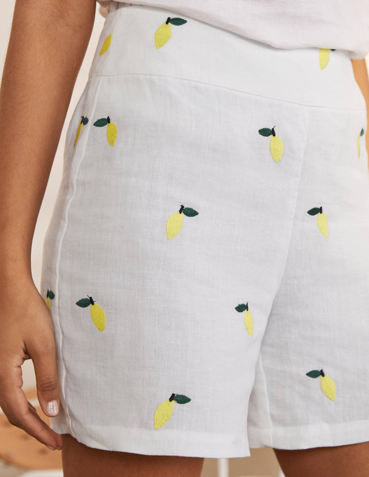 Hornsea Linen Shorts-White with Lemons - Image 3