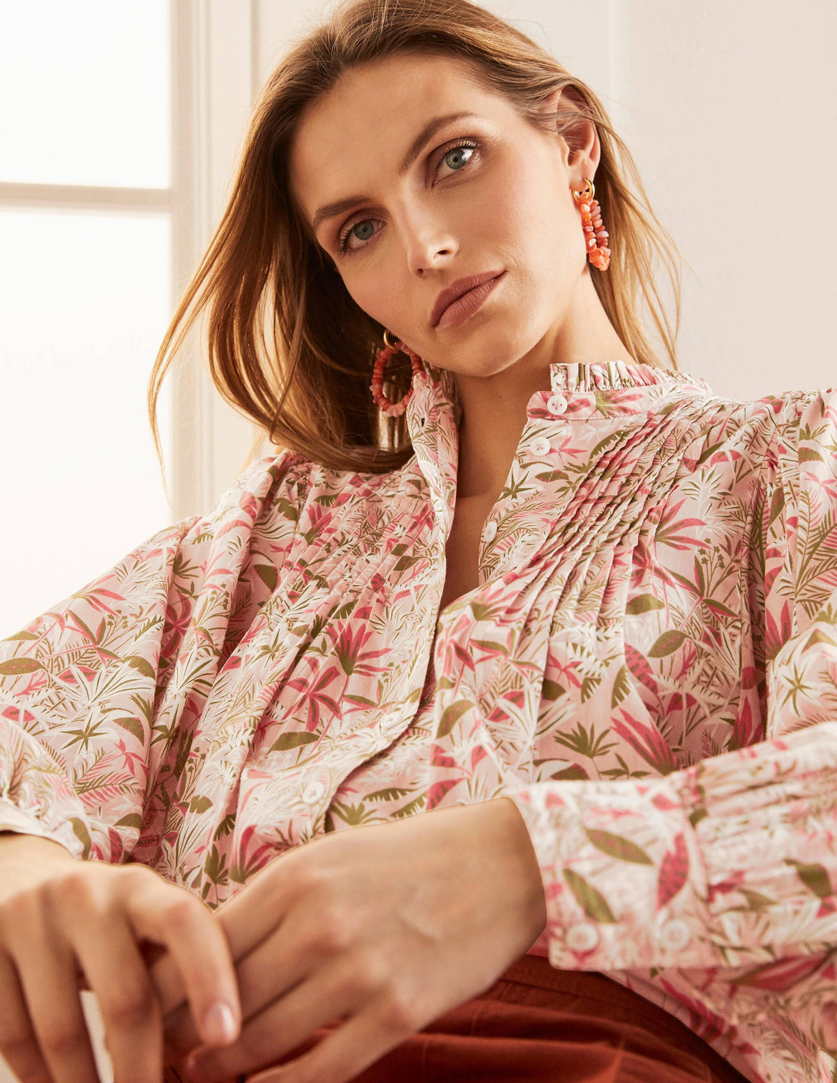 Miranda Blouse-Milkshake, Tropical Palm - Image 4