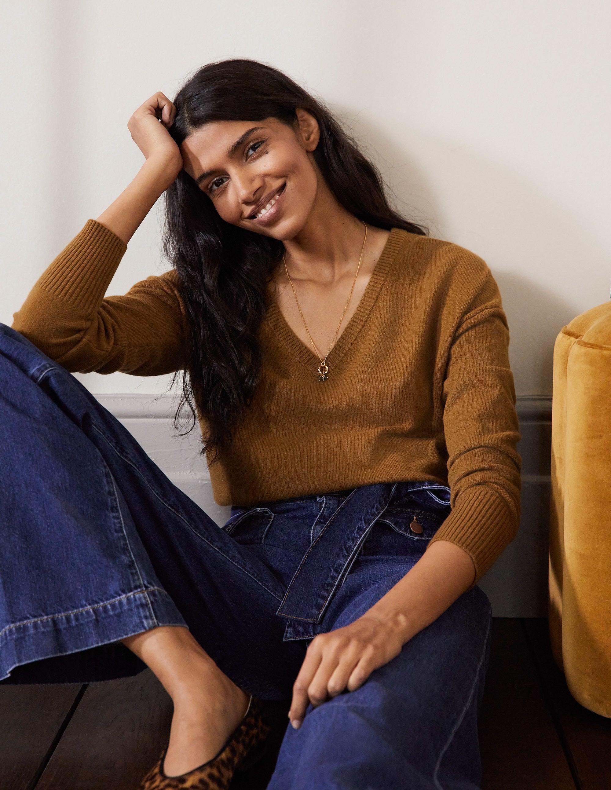 Cashmere V-neck Relaxed Jumper-Moss Brown - Image 1