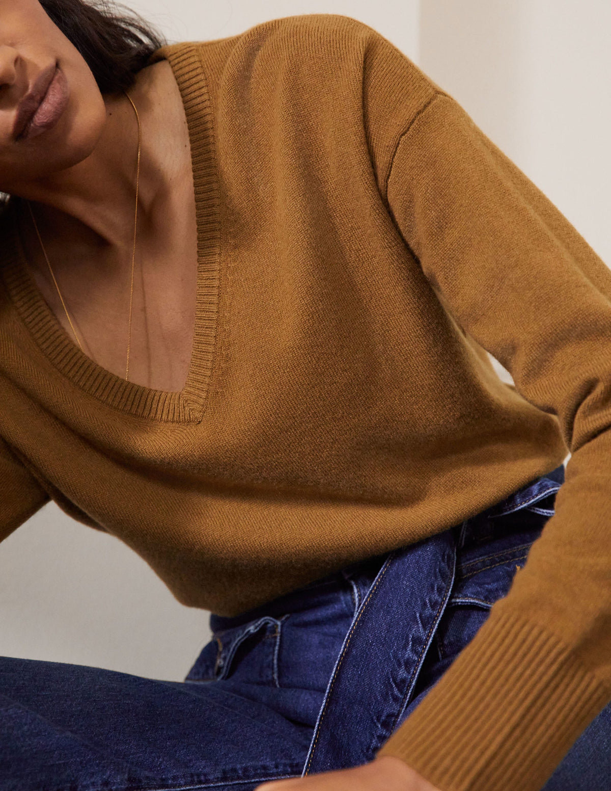 Cashmere V-neck Relaxed Jumper-Moss Brown - Image 2