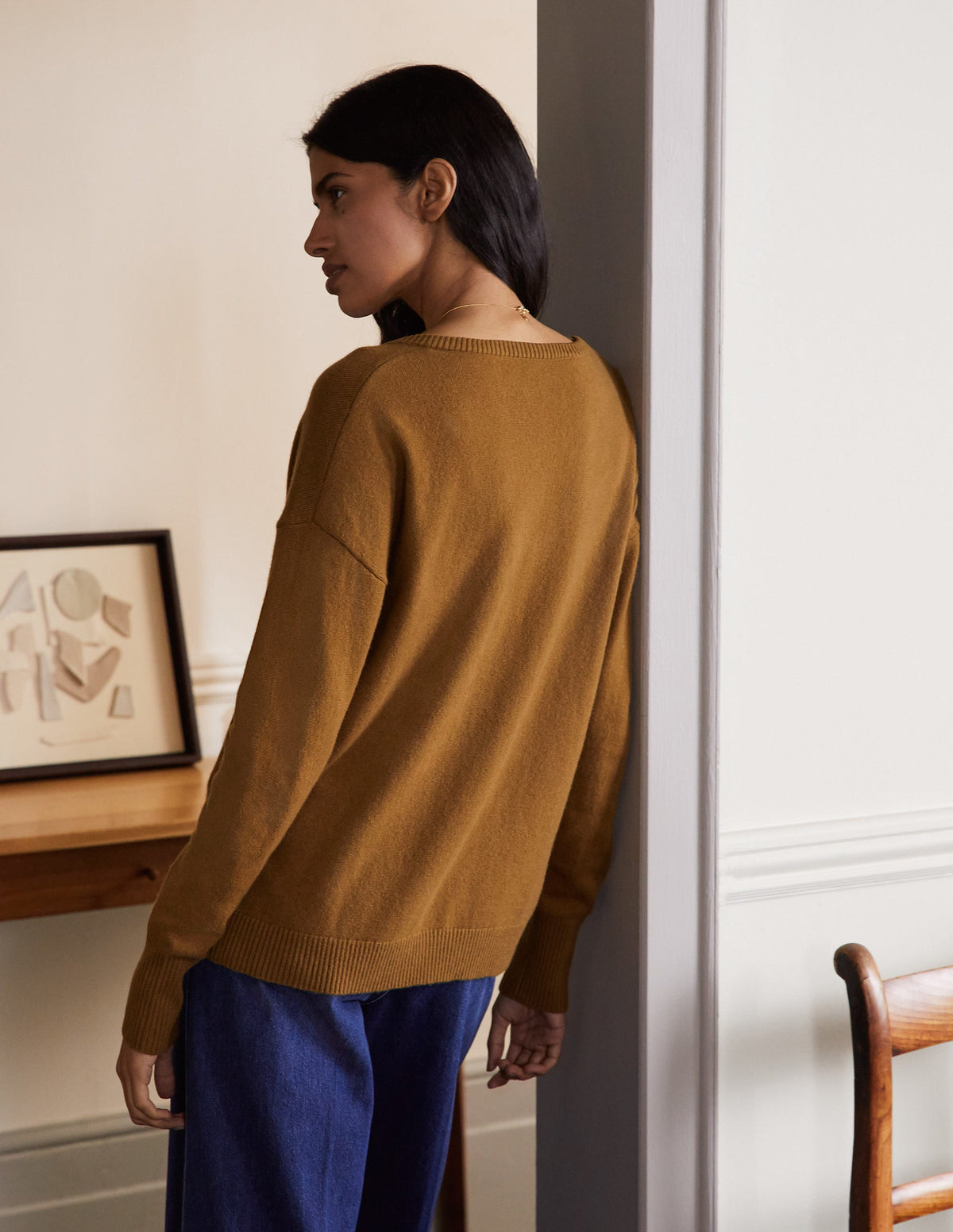 Cashmere V-neck Relaxed Jumper-Moss Brown - Image 3