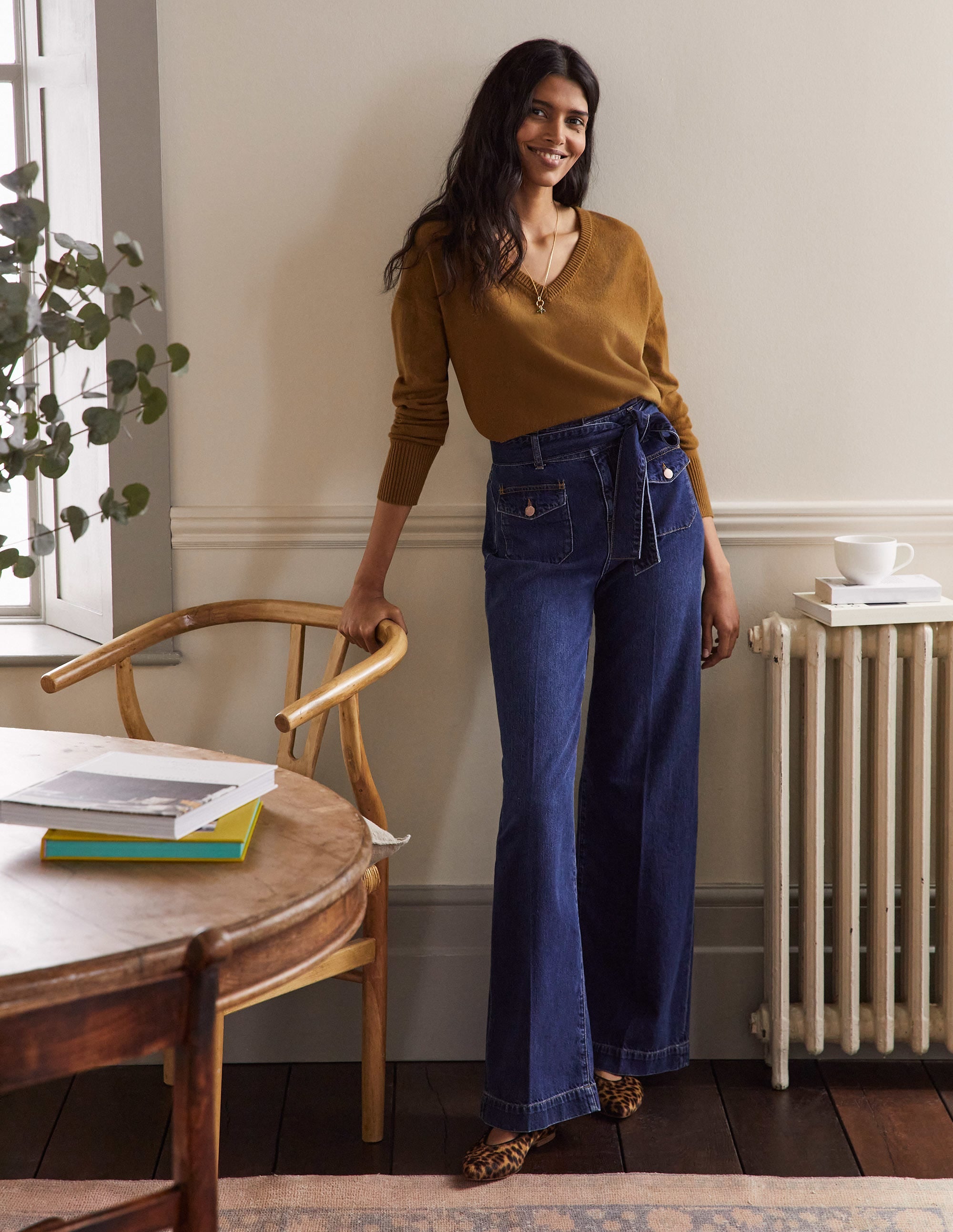 Cashmere V-neck Relaxed Jumper-Moss Brown - Image 4