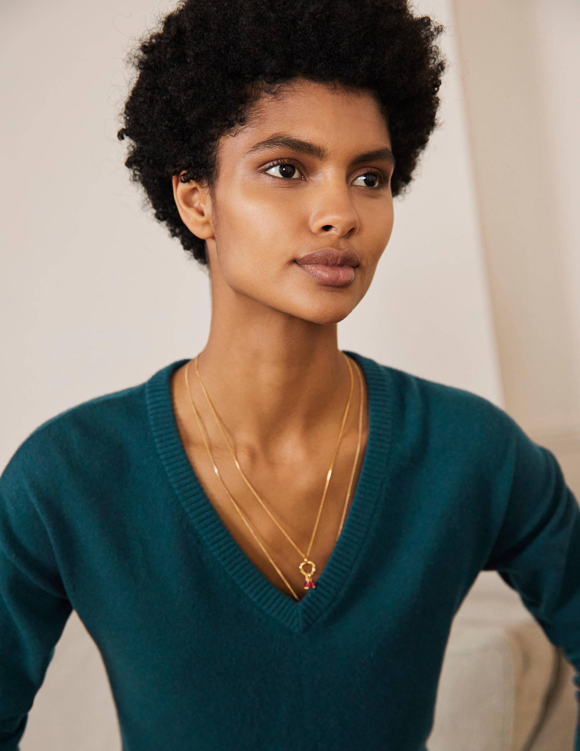 Cashmere V-neck Relaxed Jumper-Dark Teal - Image 2