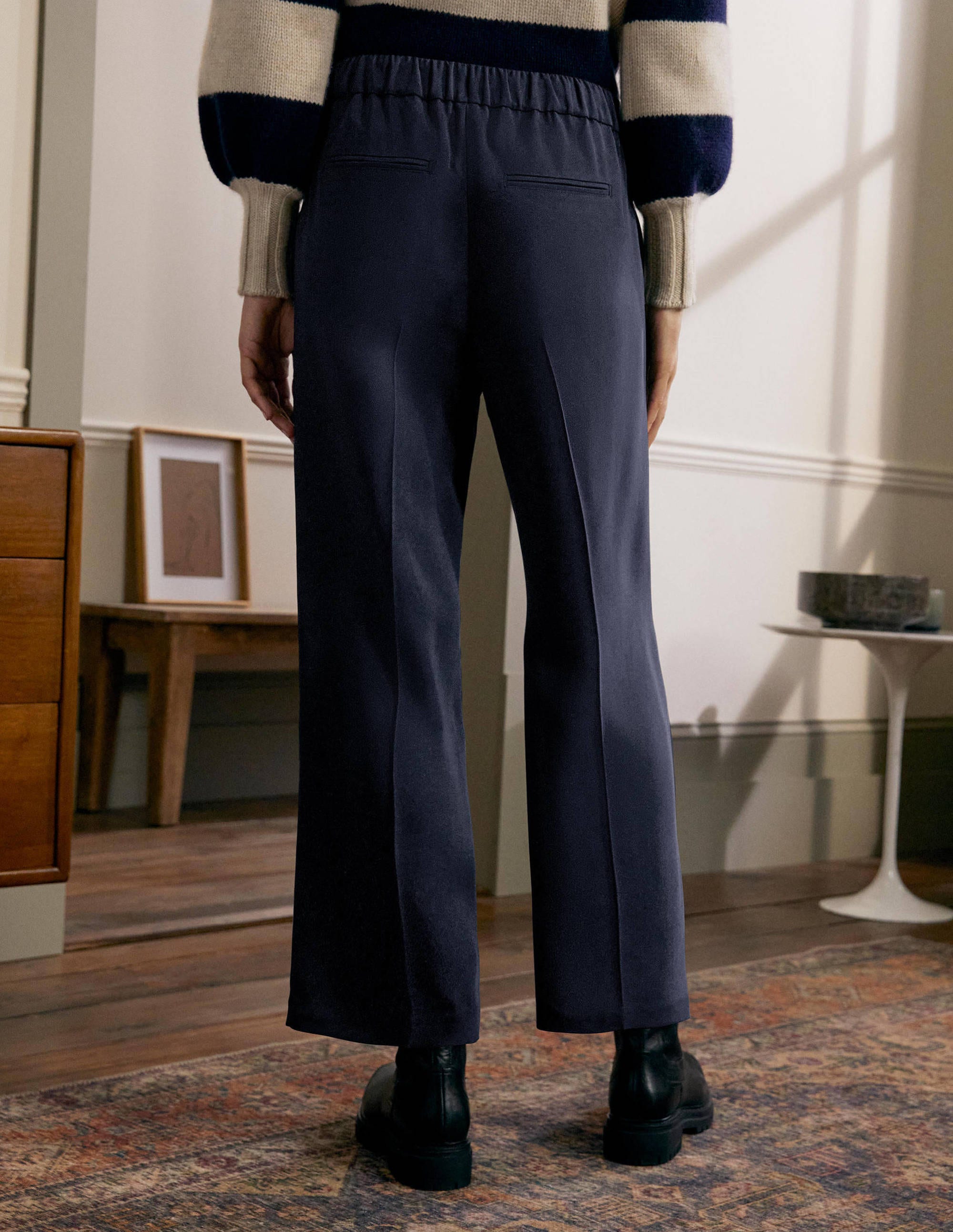 Albemarle Cropped Trousers-Navy - Image 3