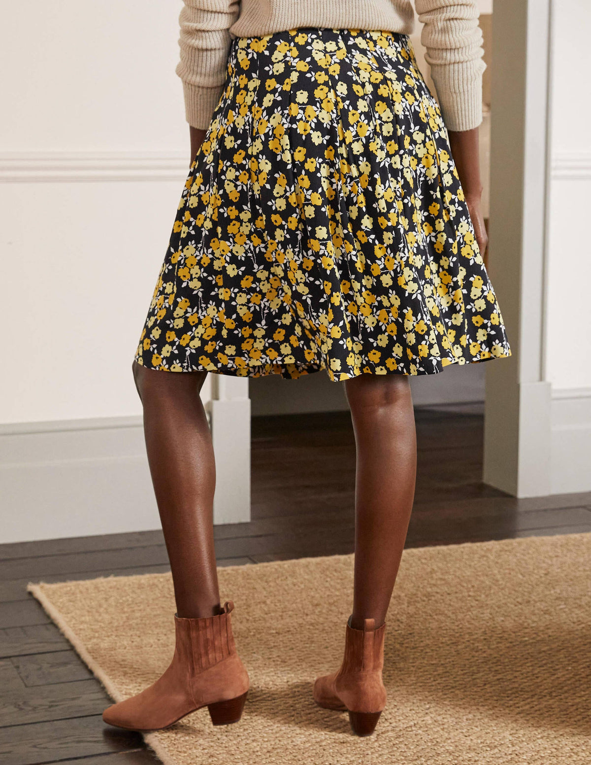 Victoria Pleated Skirt-Black, Abstract Sprig - Image 2
