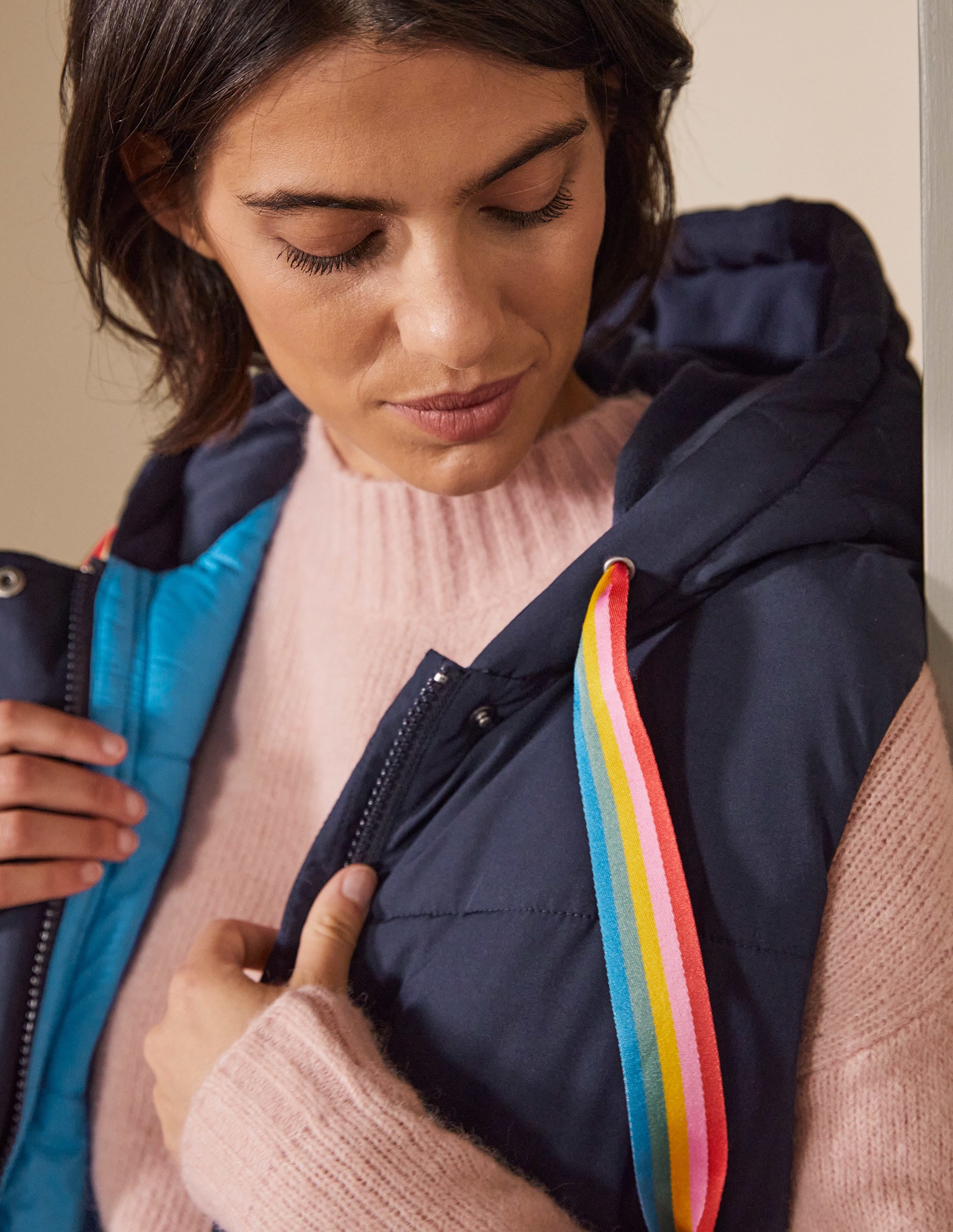Long Puffer Gilet-Navy/Milkshake - Image 2