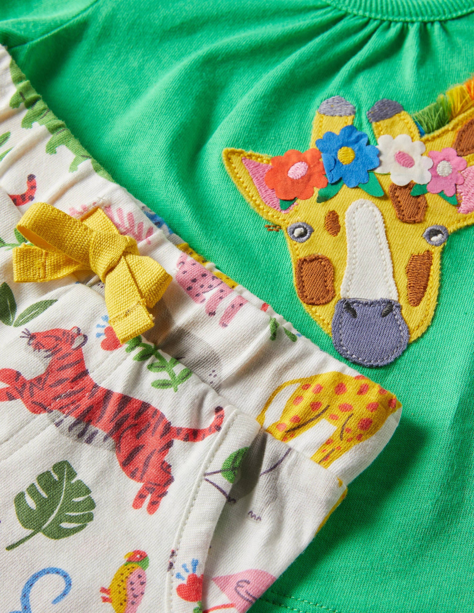 Appliqué Shorts Playset-Green Giraffe-3