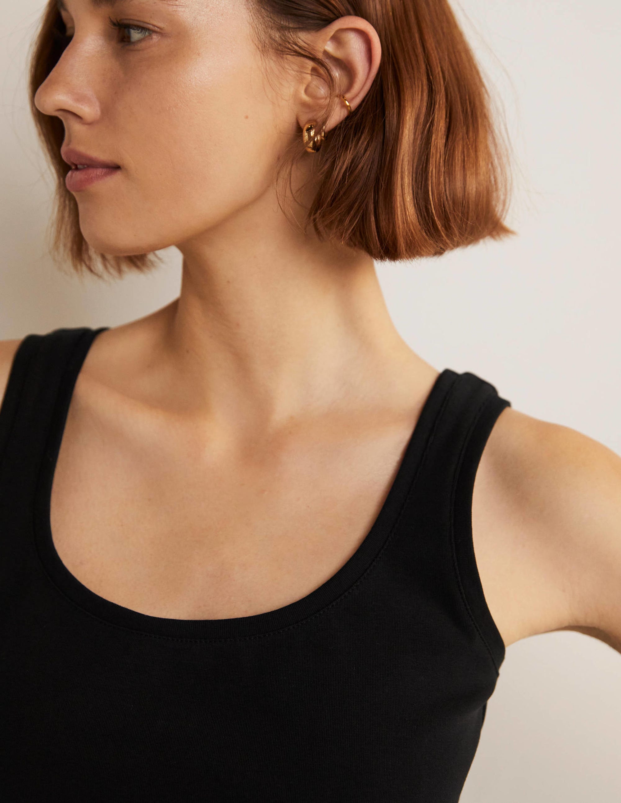 Essential Vest-Black - Image 7