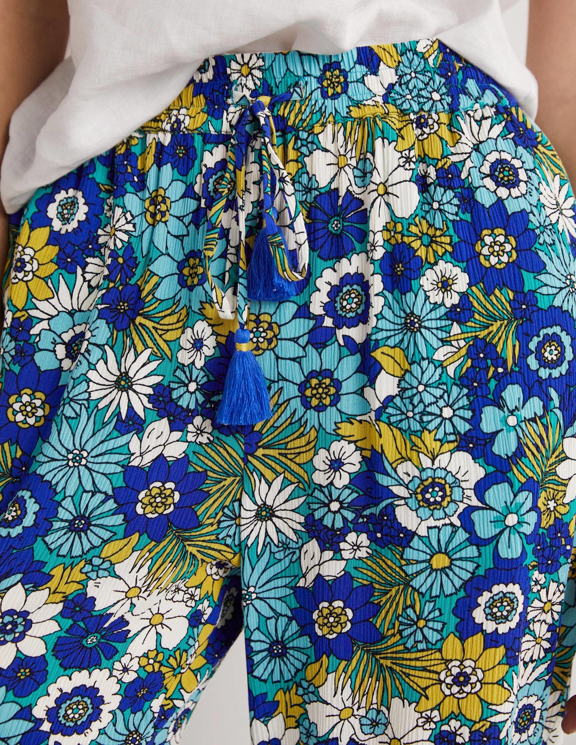 Crinkle Tapered Trousers-Emerald, Bloom Garden-3