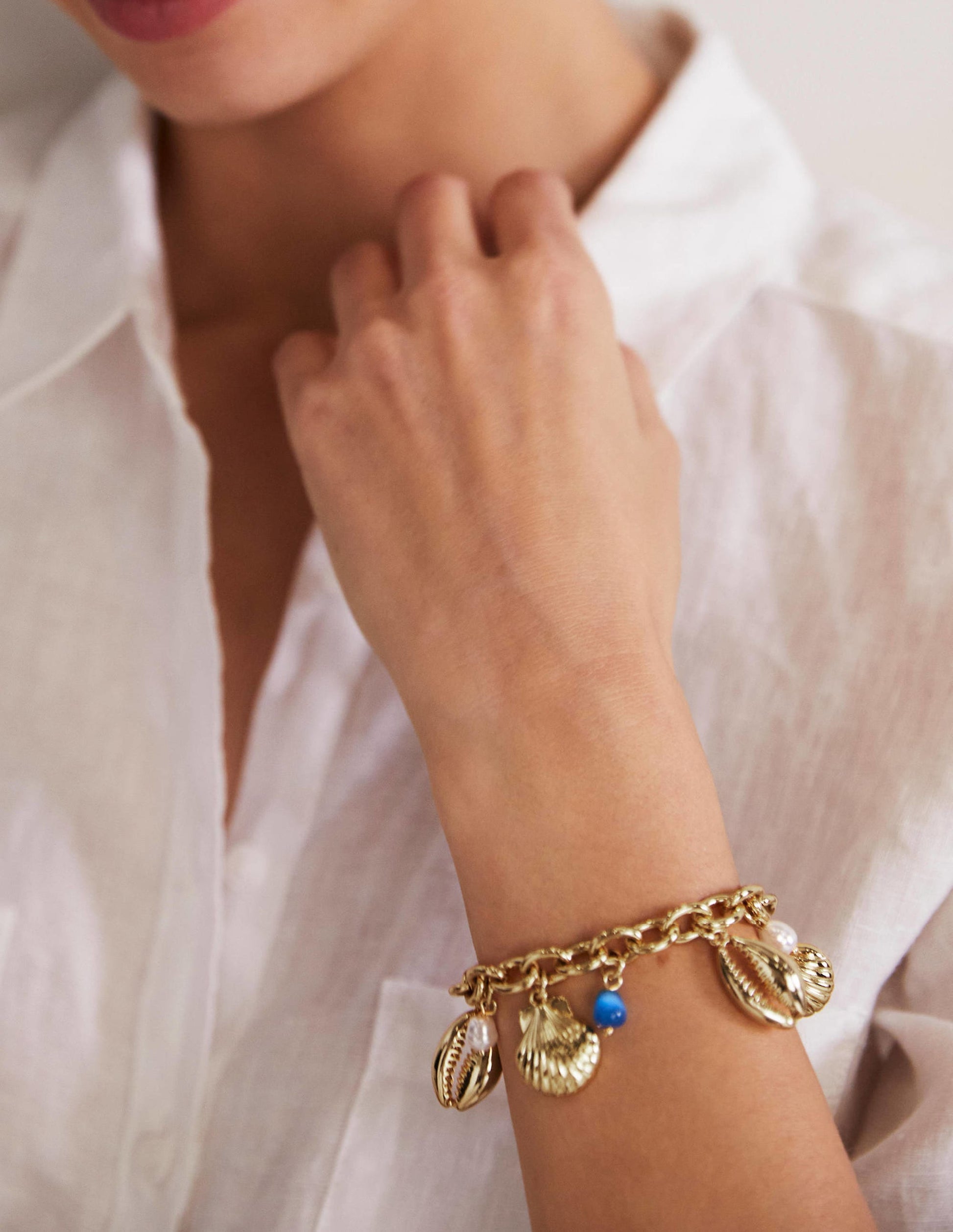Shell Charm Bracelet-Gold-3