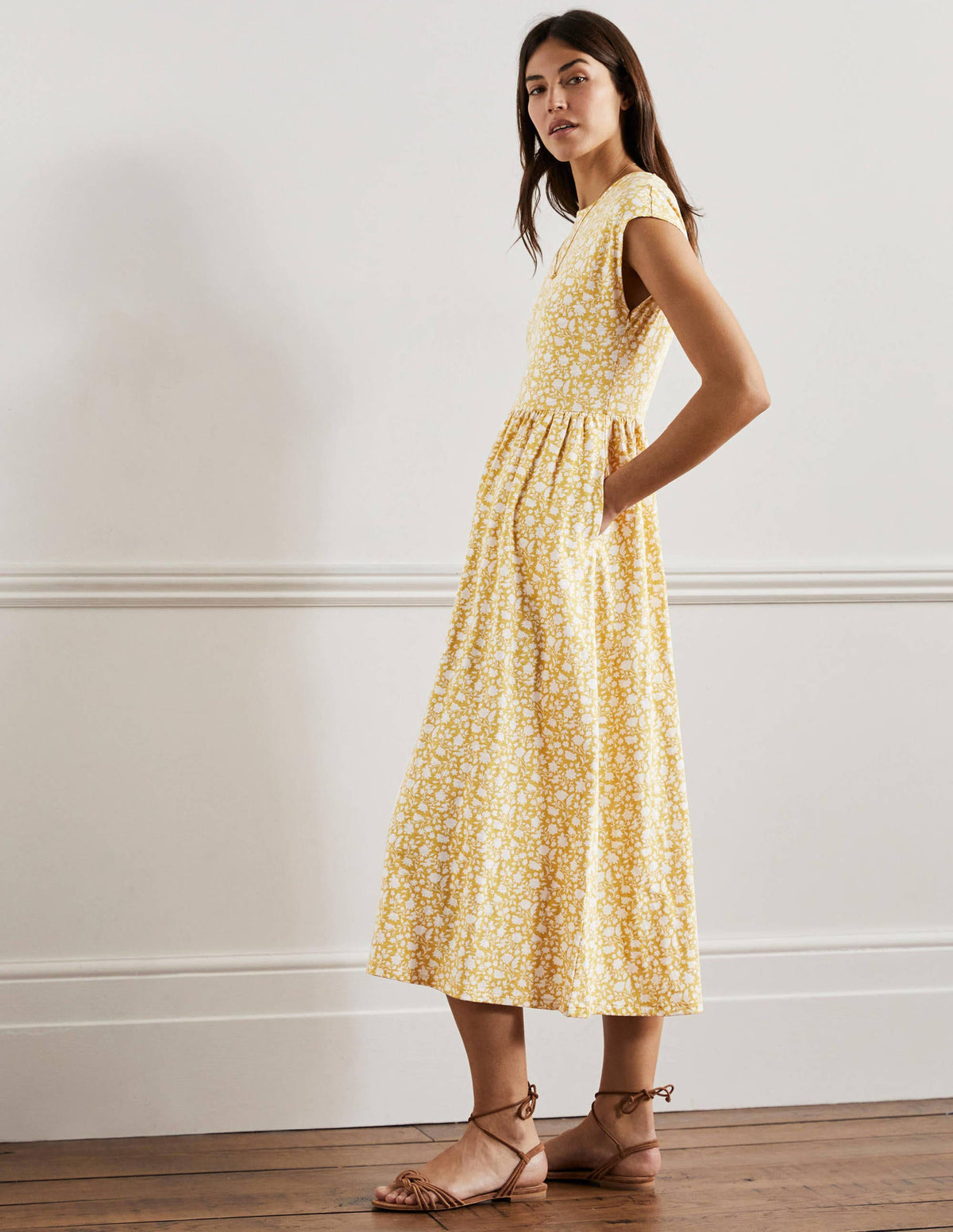 Easy T-Shirt Midi Dress-Butter Botanic Silhouette - Image 5