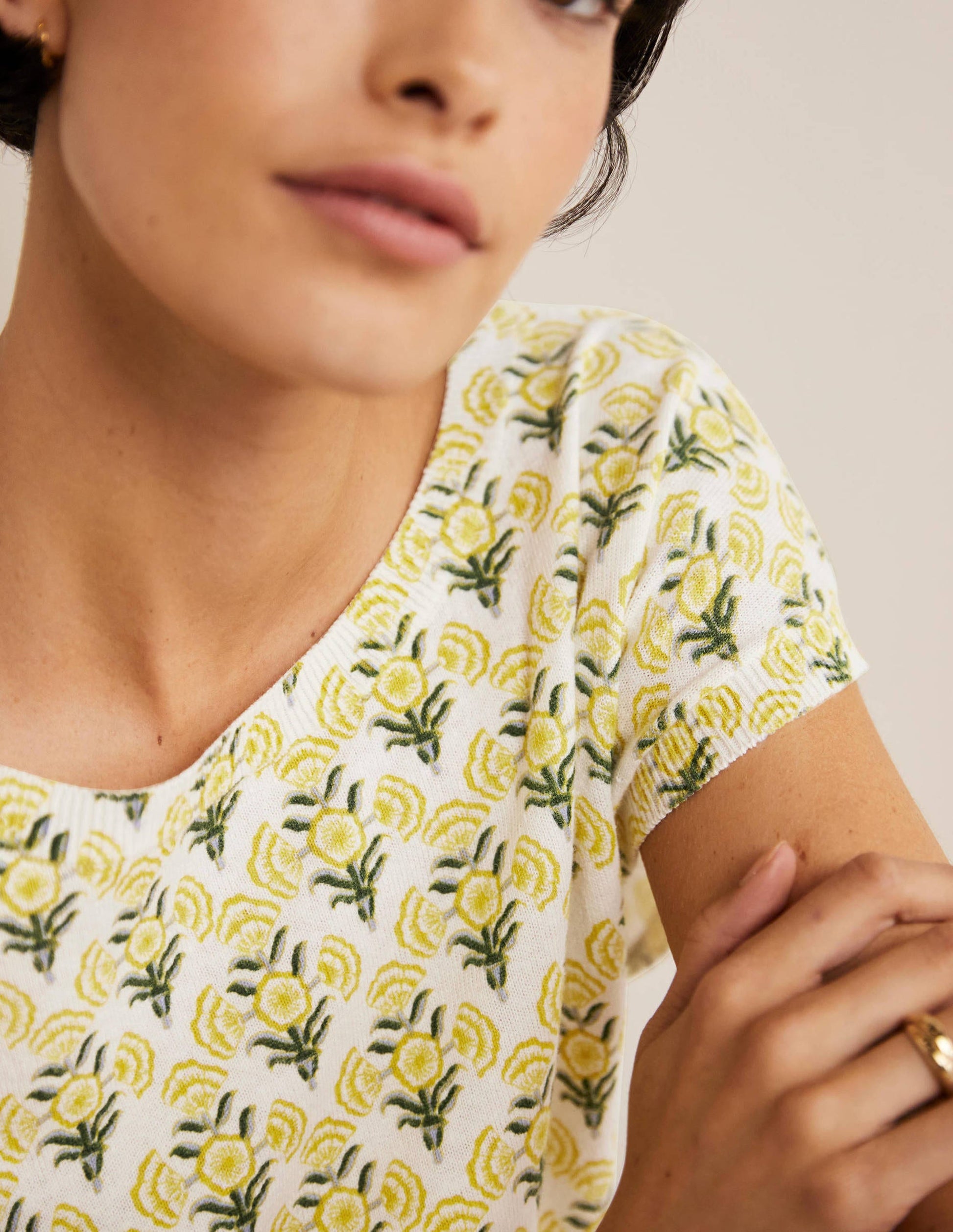 Printed Crew Neck Knitted Vest-Olive Oil, Poppy Geo-2