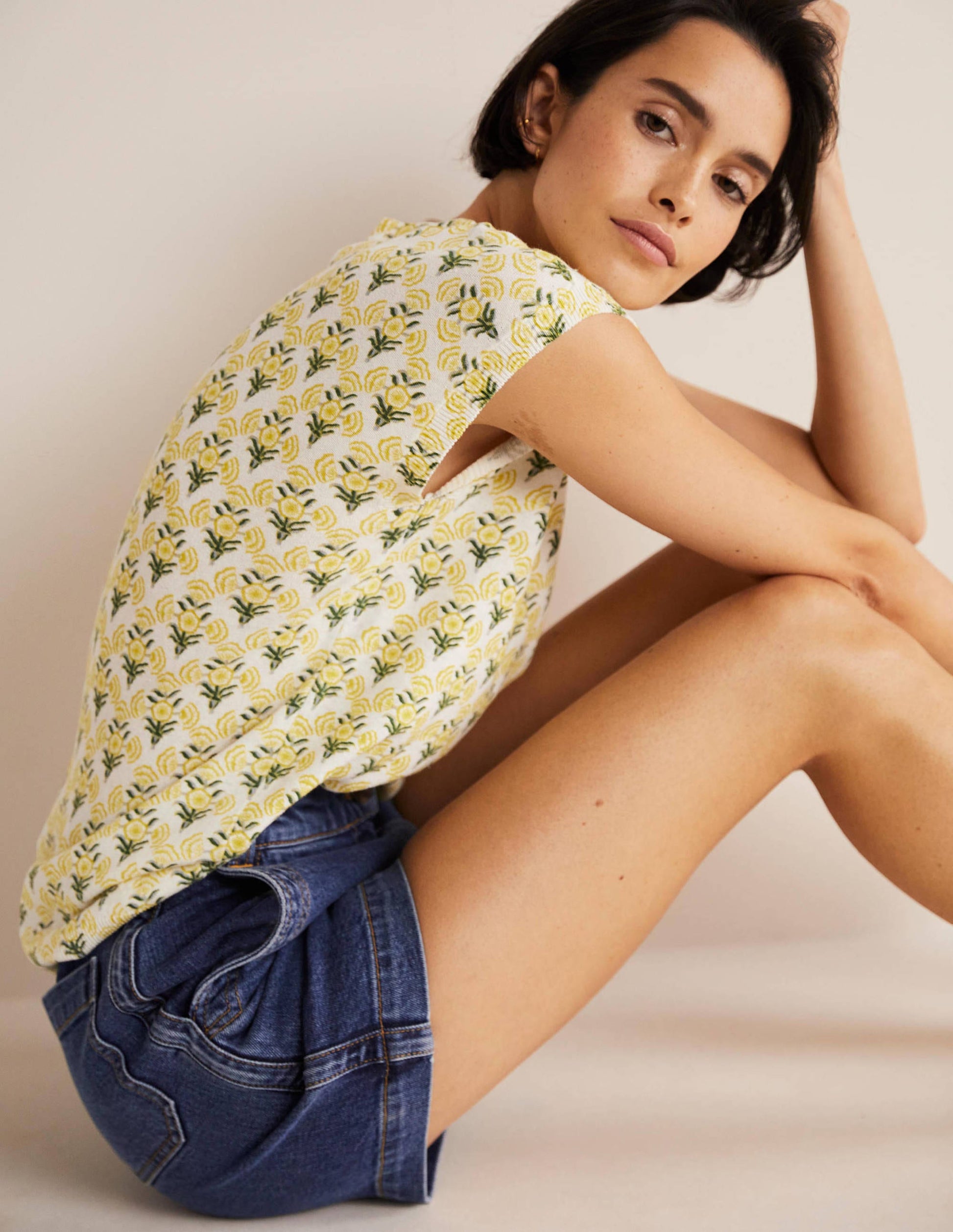 Printed Crew Neck Knitted Vest-Olive Oil, Poppy Geo-4