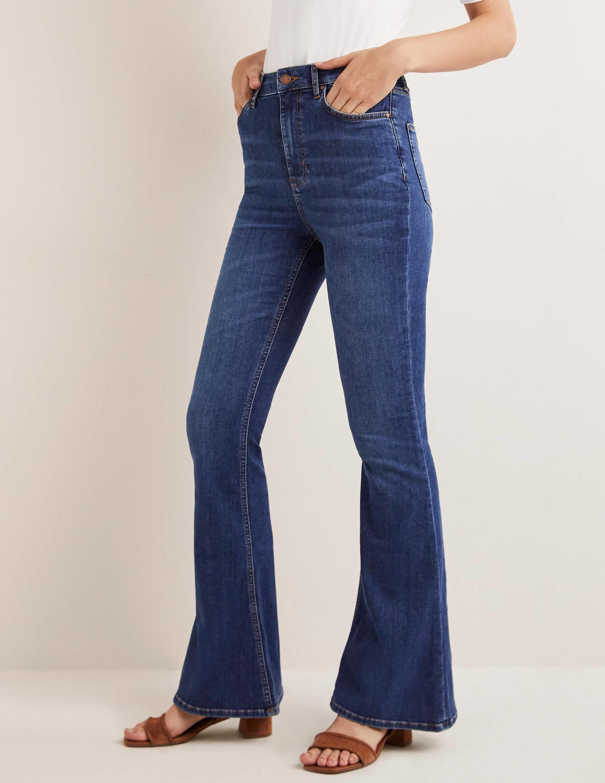 HIGH RISE FITTED FLARE-Mid Vintage - Image 4