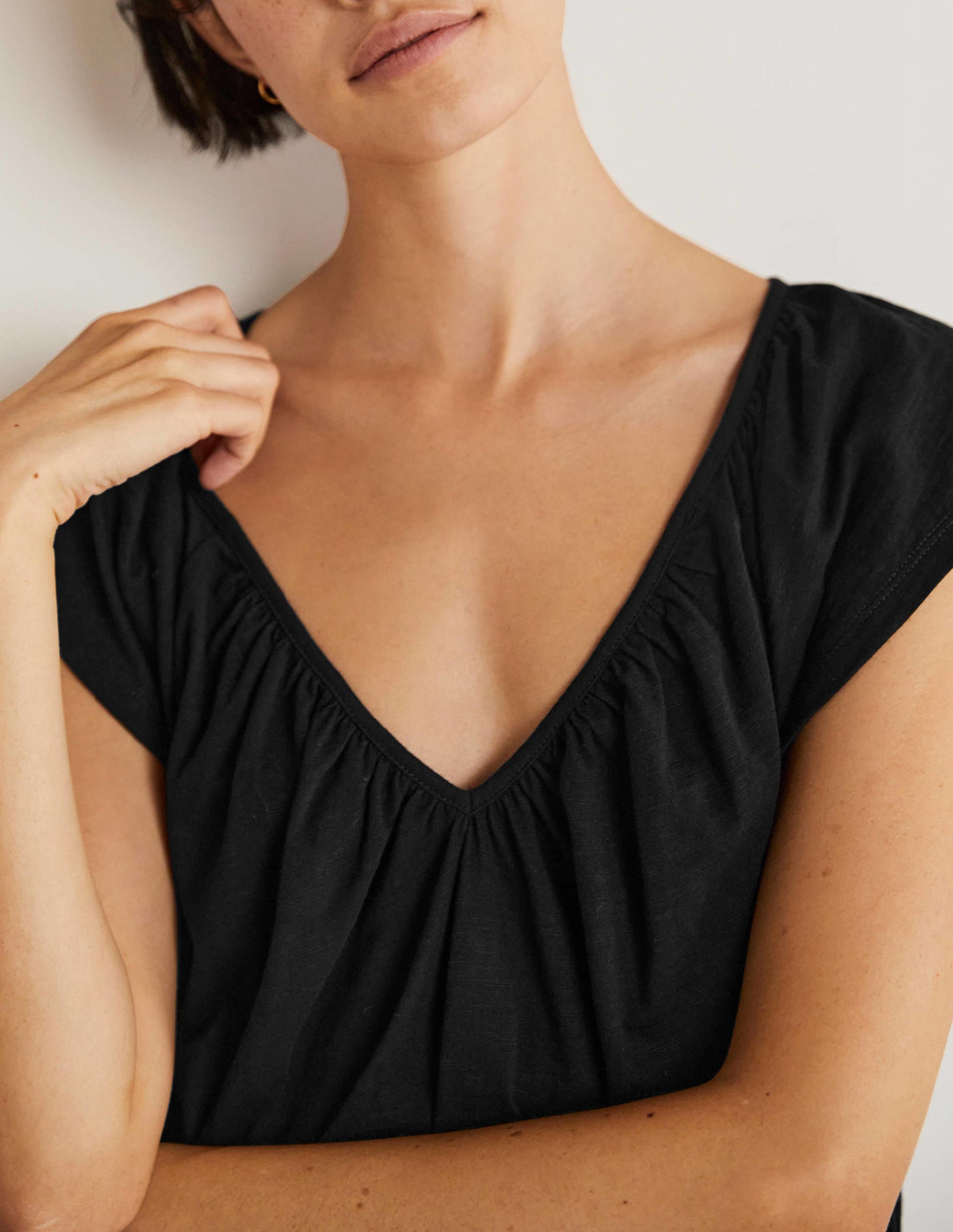 Flutter Sleeve V-neck T-shirt-Black-2