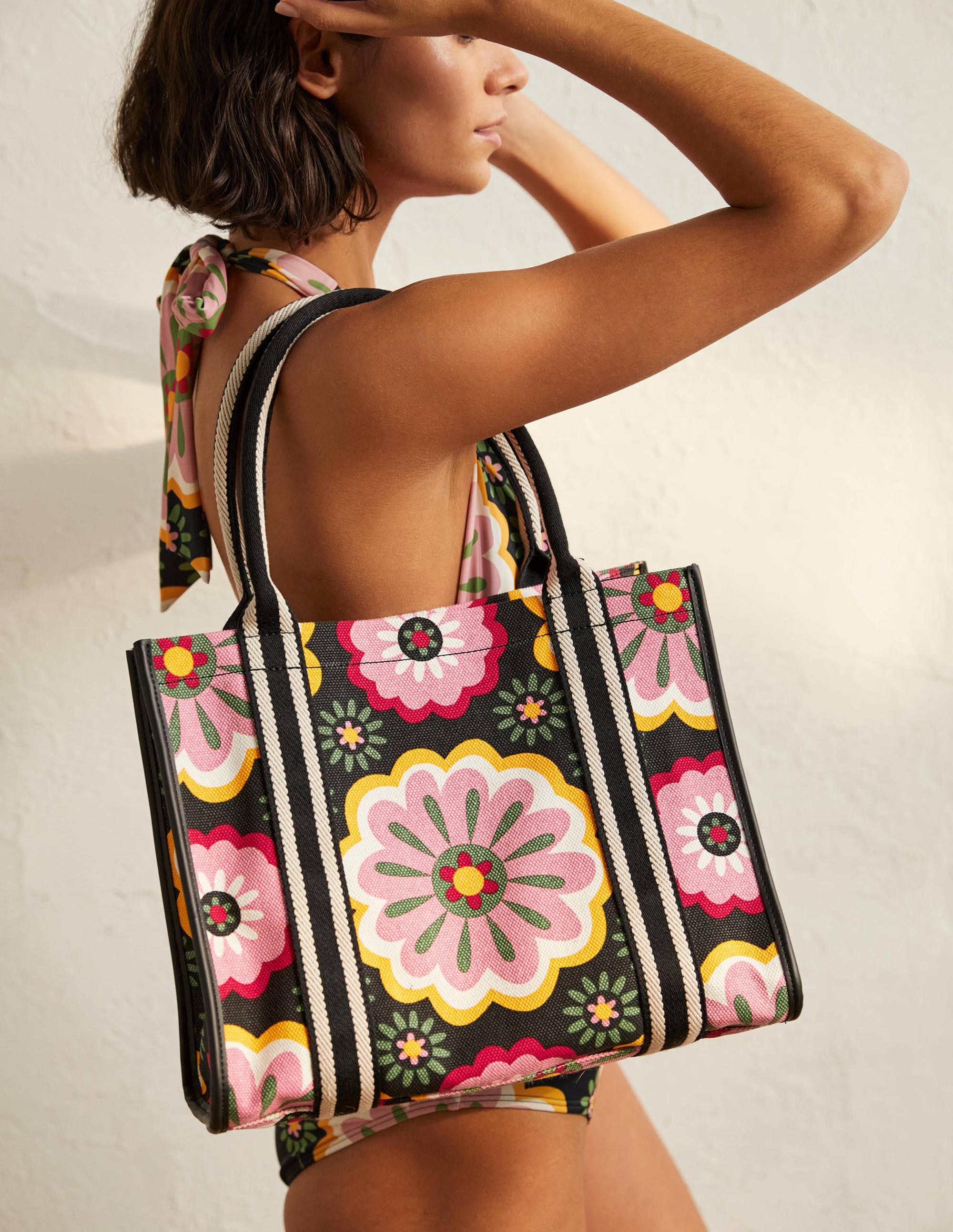 Tilda Canvas Tote Bag-Black, Opulent Daisy - Image 2