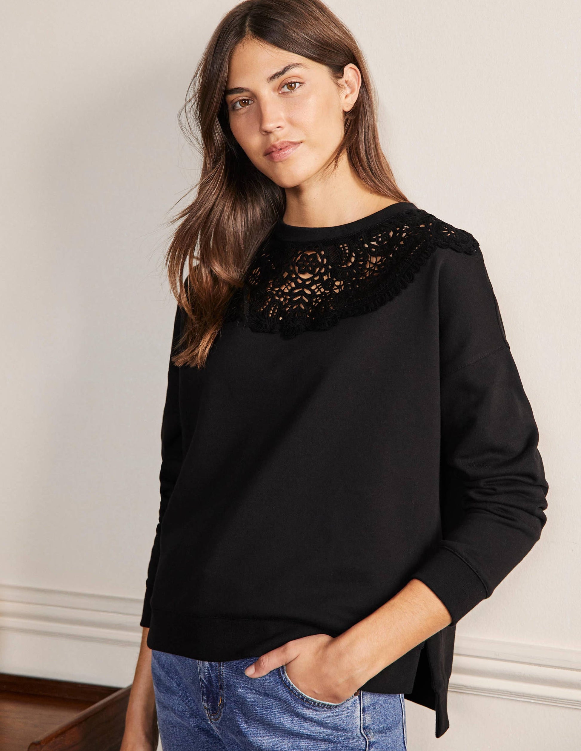 Interest Sweatshirt-Black-1