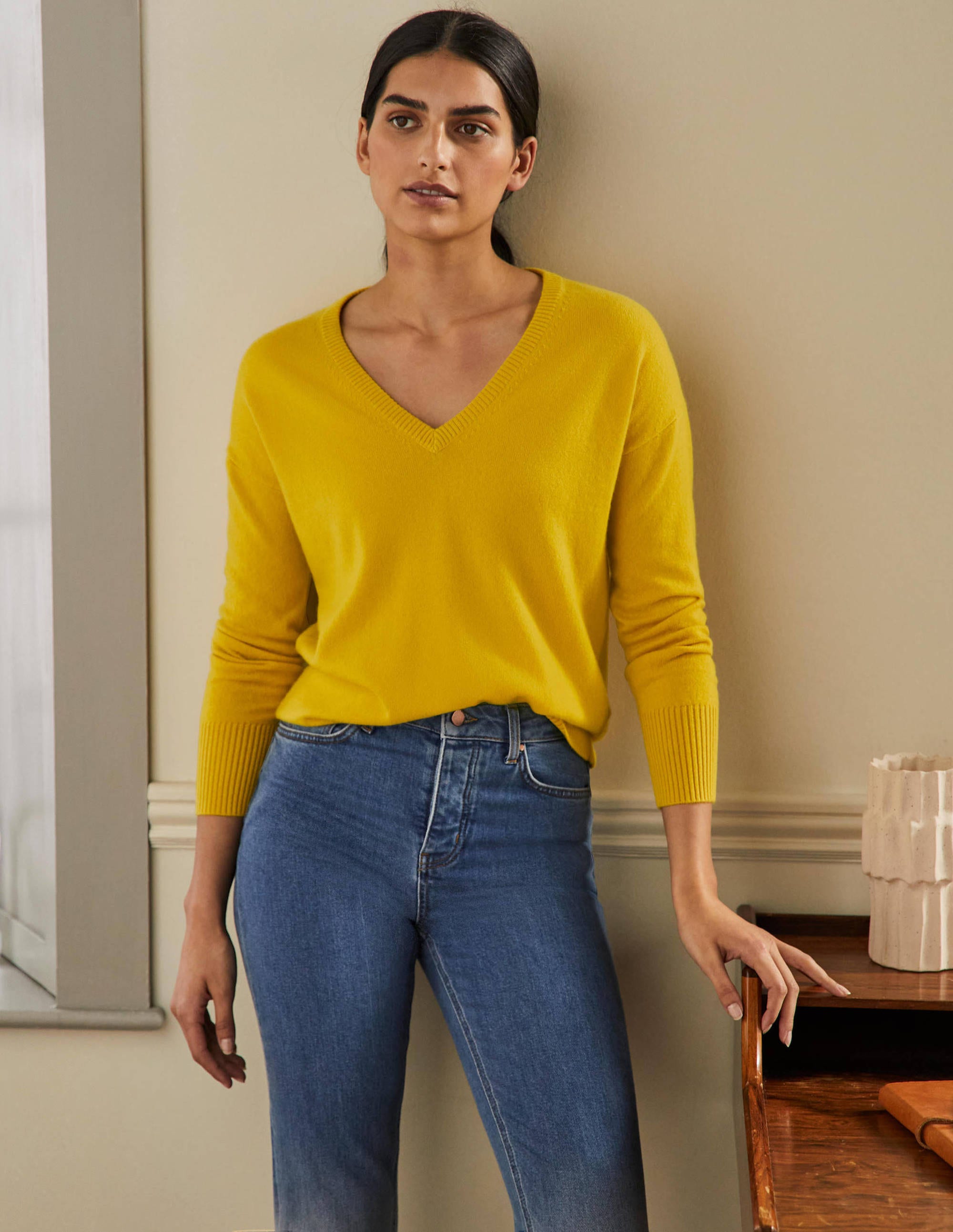 Cashmere V-neck Relaxed Jumper-Citrine Yellow - Image 4