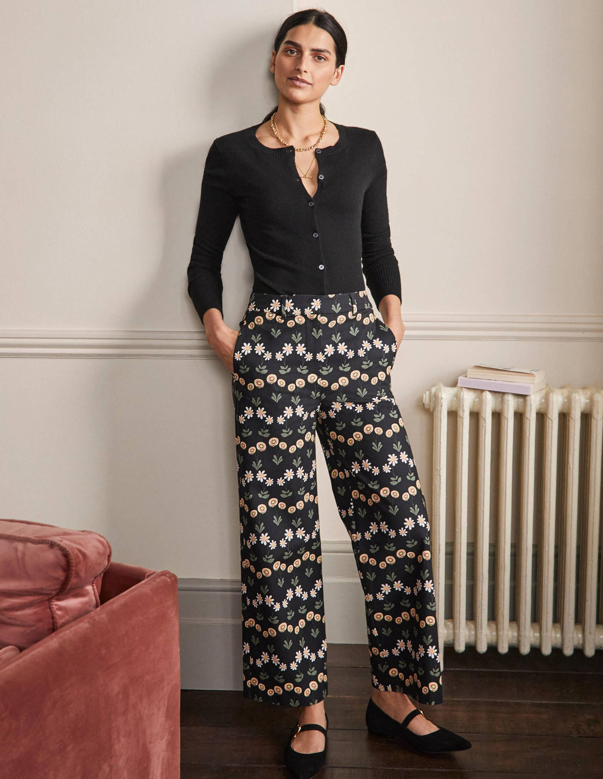 Cashmere Cropped Cardigan-Black - Image 4