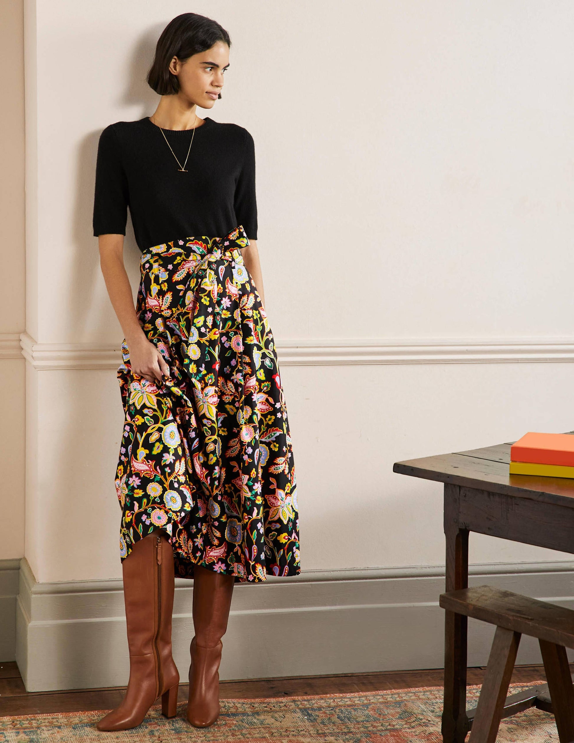 Round Waistband Full Skirt-Black, Opulent Paradise-1
