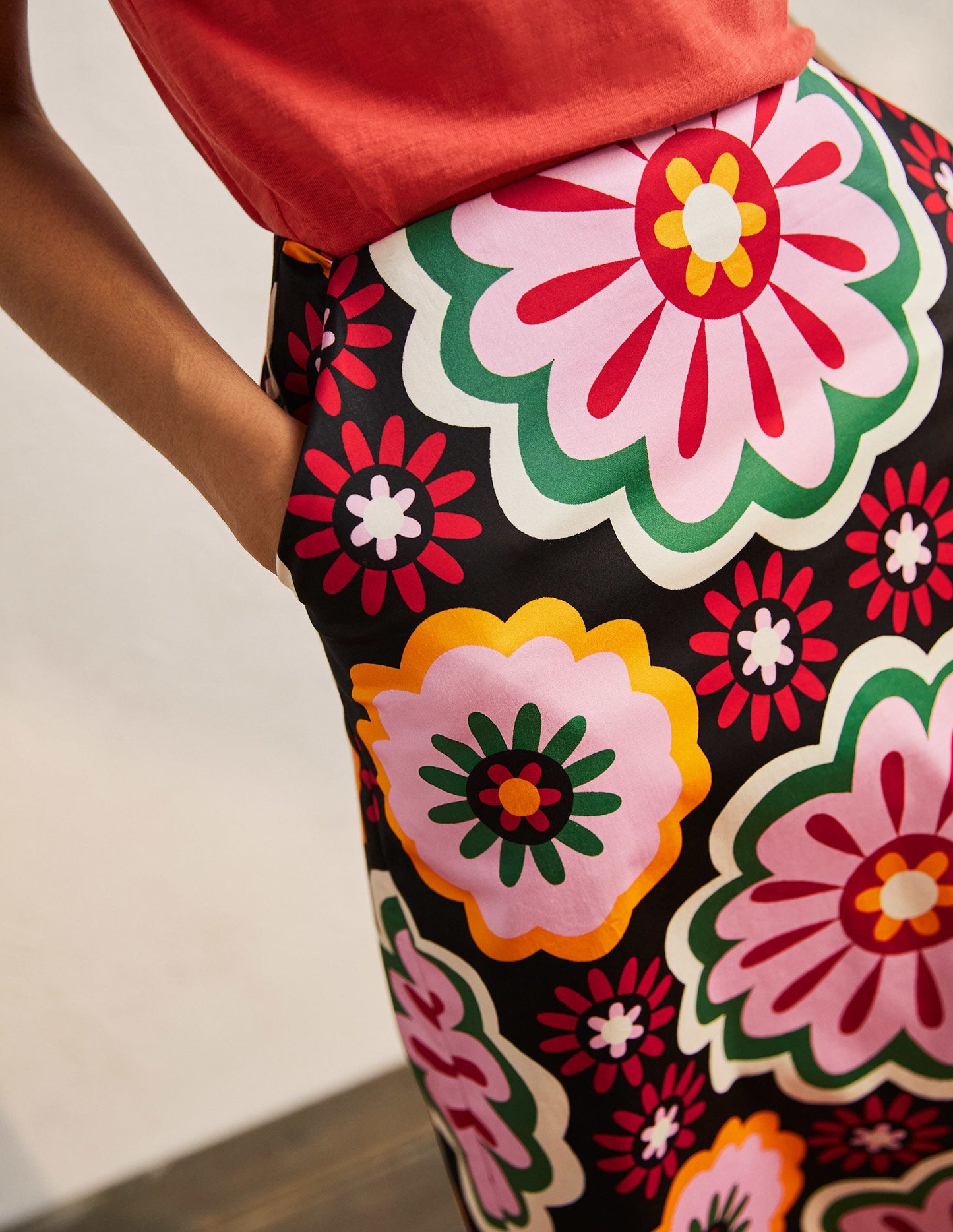 Printed A-line Midi Skirt-Black, Opulent Daisy