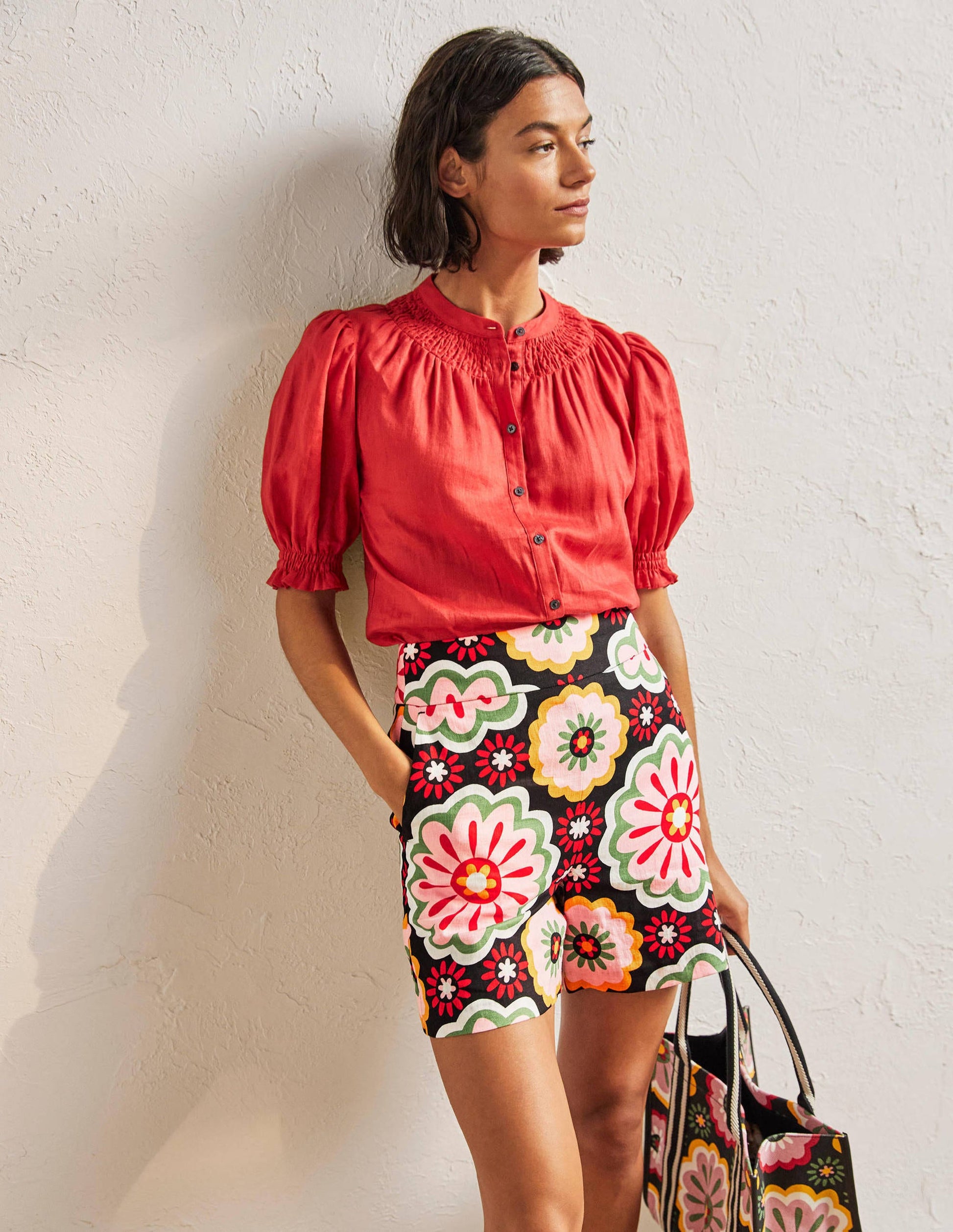 Georgina Linen Shorts-Black, Opulent Daisy-1