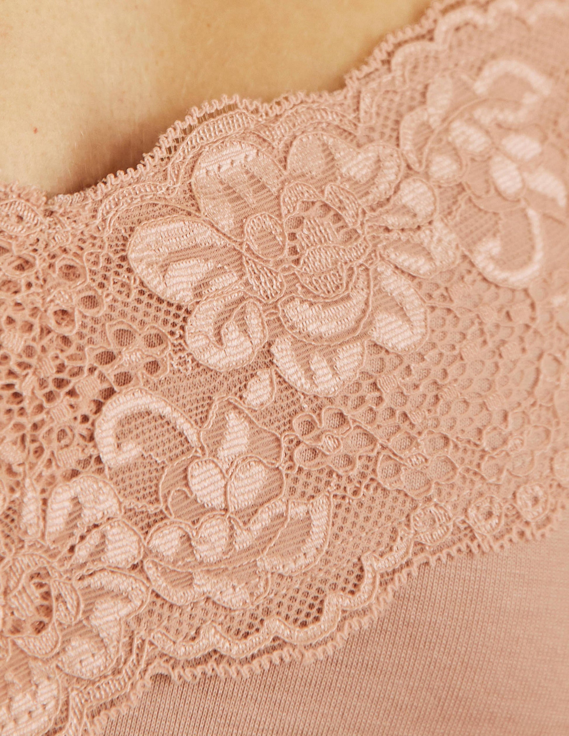 Lace Cami Top-Milkshake-2