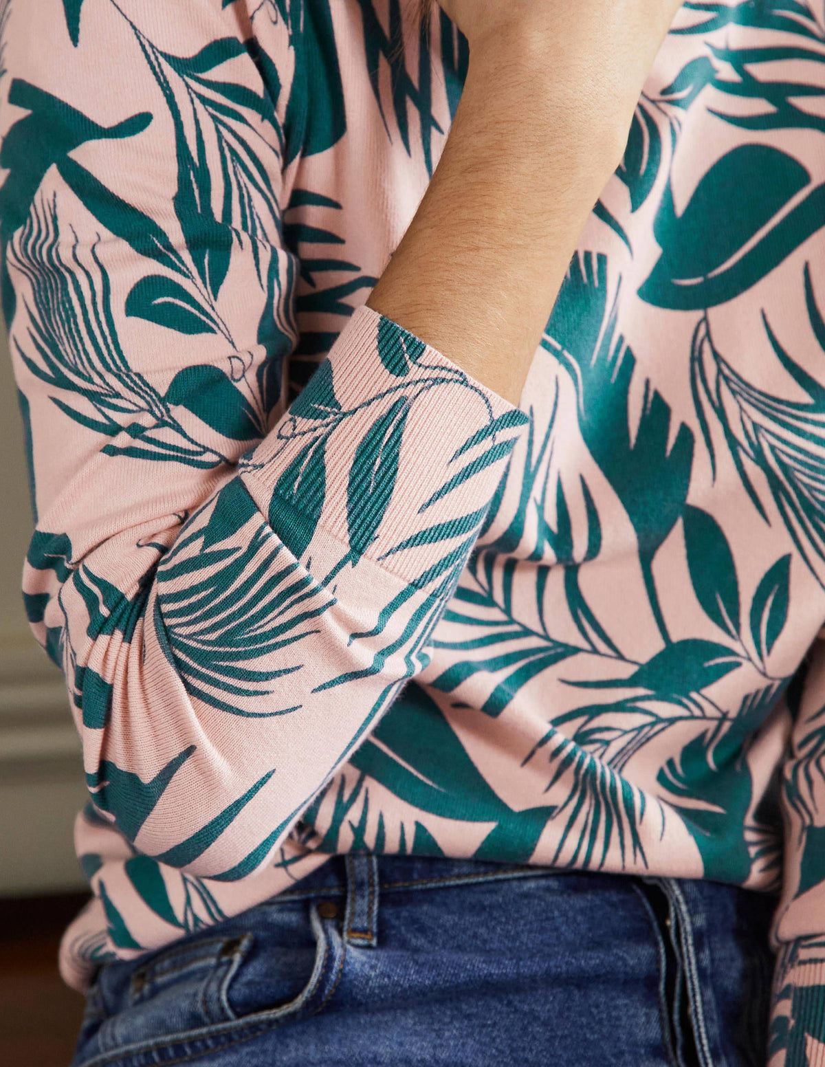 Cotton Crew Neck Jumper-Milkshake, Tropic Foliage - Image 2