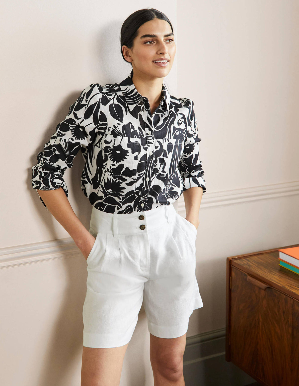 Linen Pleat Shorts-White-1