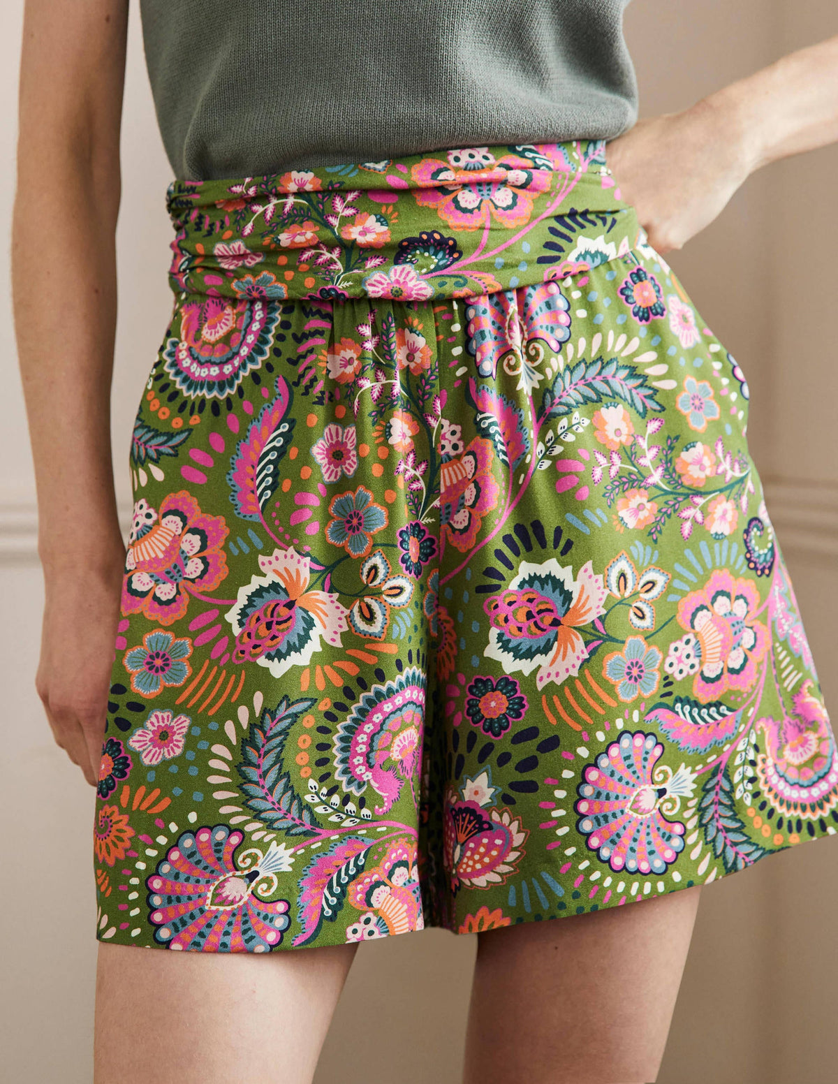 Ruched Waistband Shorts-Pea, Decorative Meadow-4