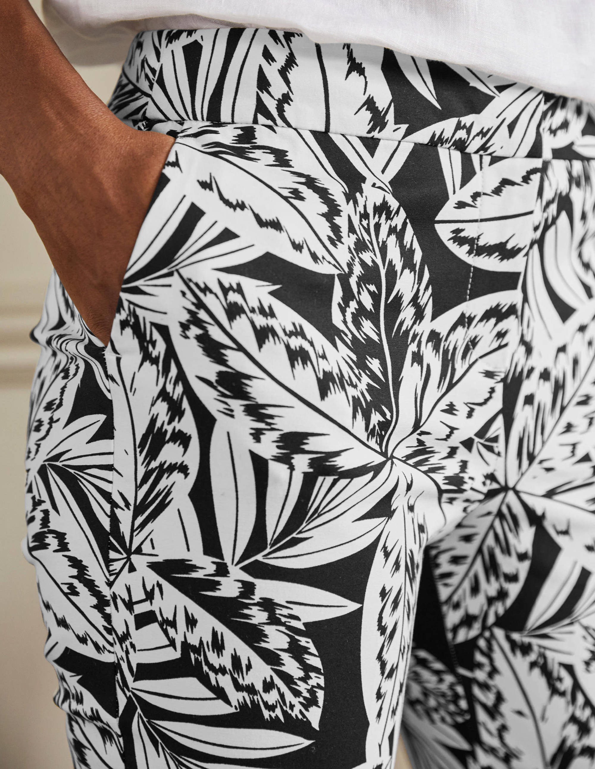 Richmond 7/8 Trouser-Black, Exotic Leaves - Image 2