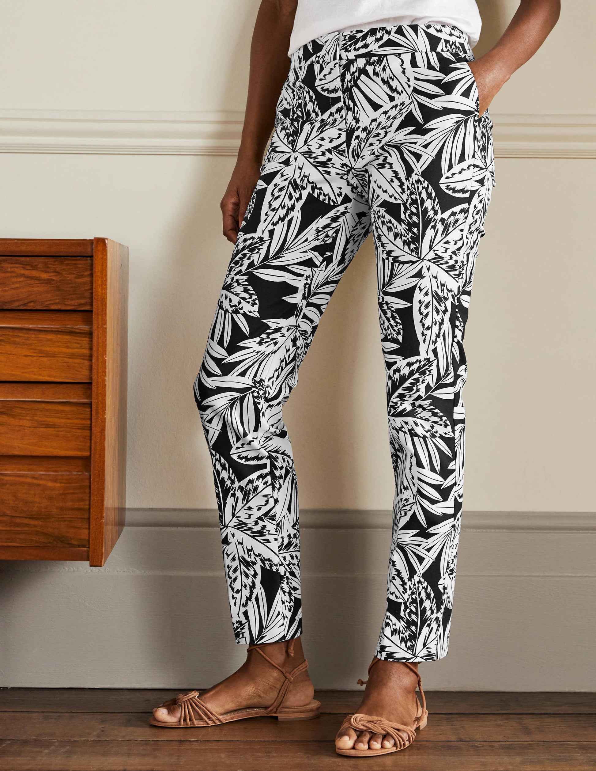 Richmond 7/8 Trouser-Black, Exotic Leaves-4