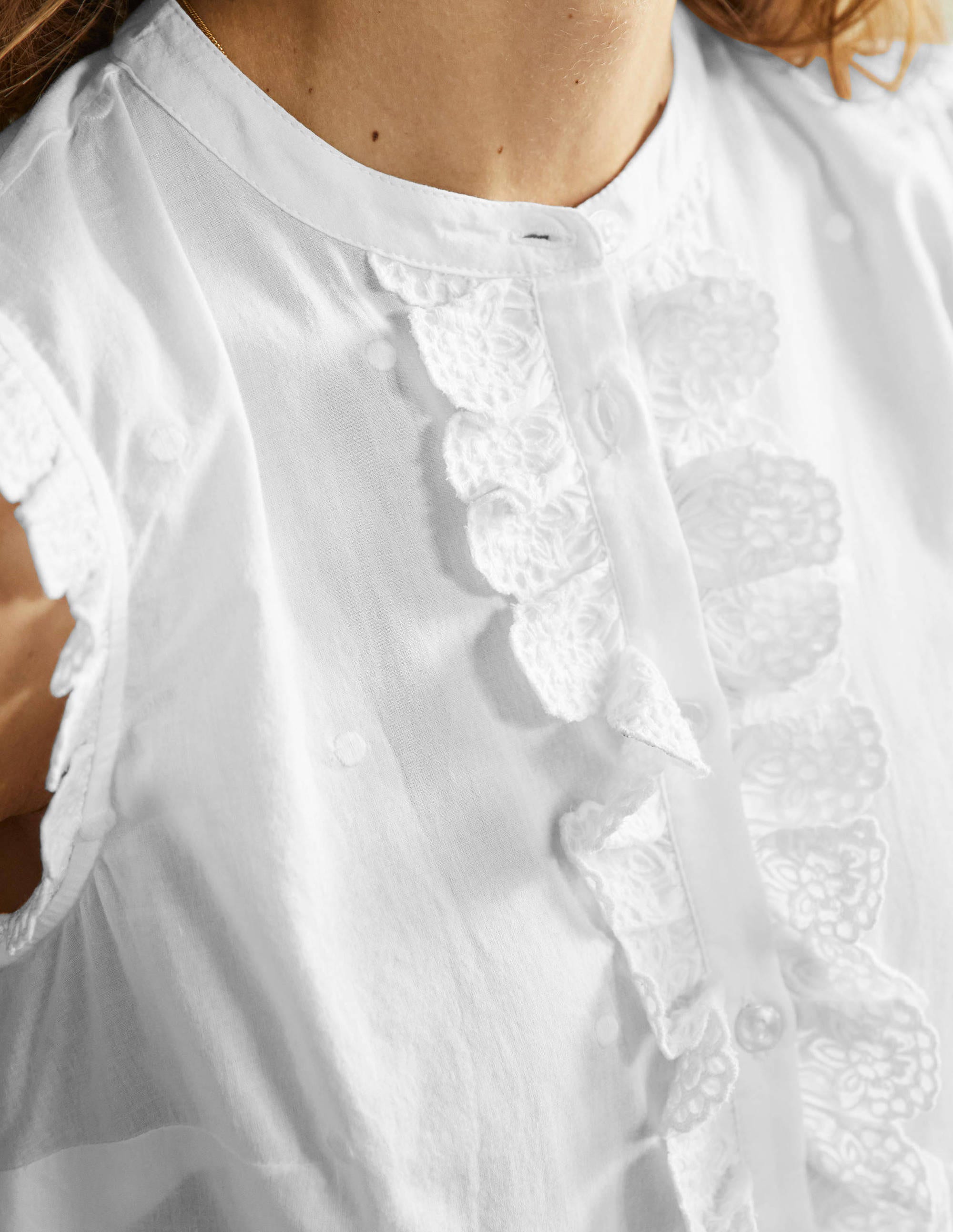 Sleeveless Embroidered Shirt-White - Image 2