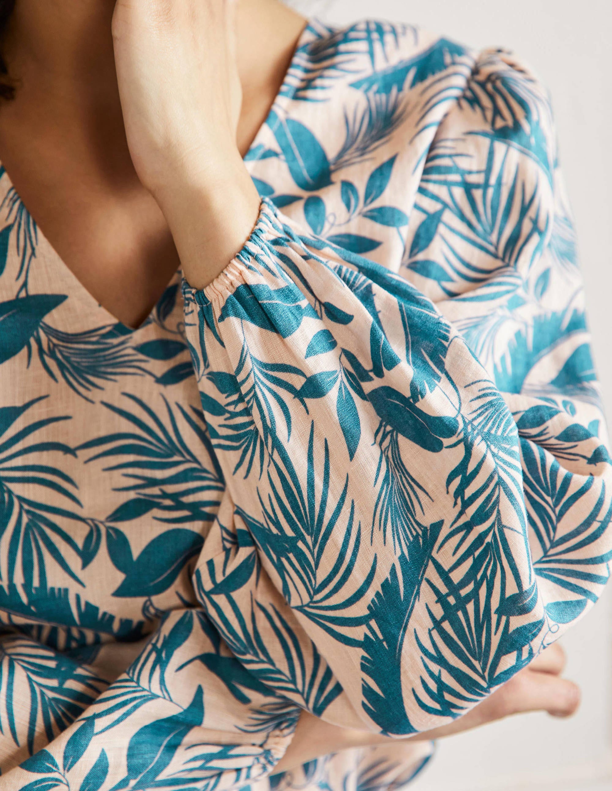 V-Neck Linen Top-Milkshake, Tropic Foliage - Image 2