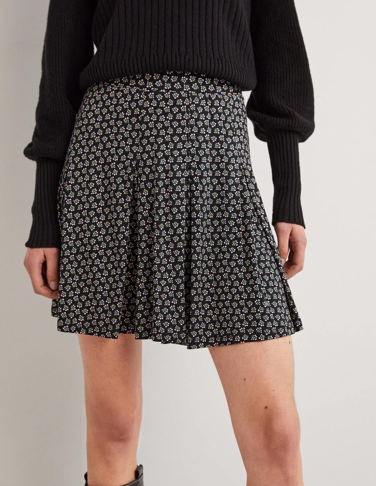 Jersey Mini Skirt-Black, Diamond Bud-4
