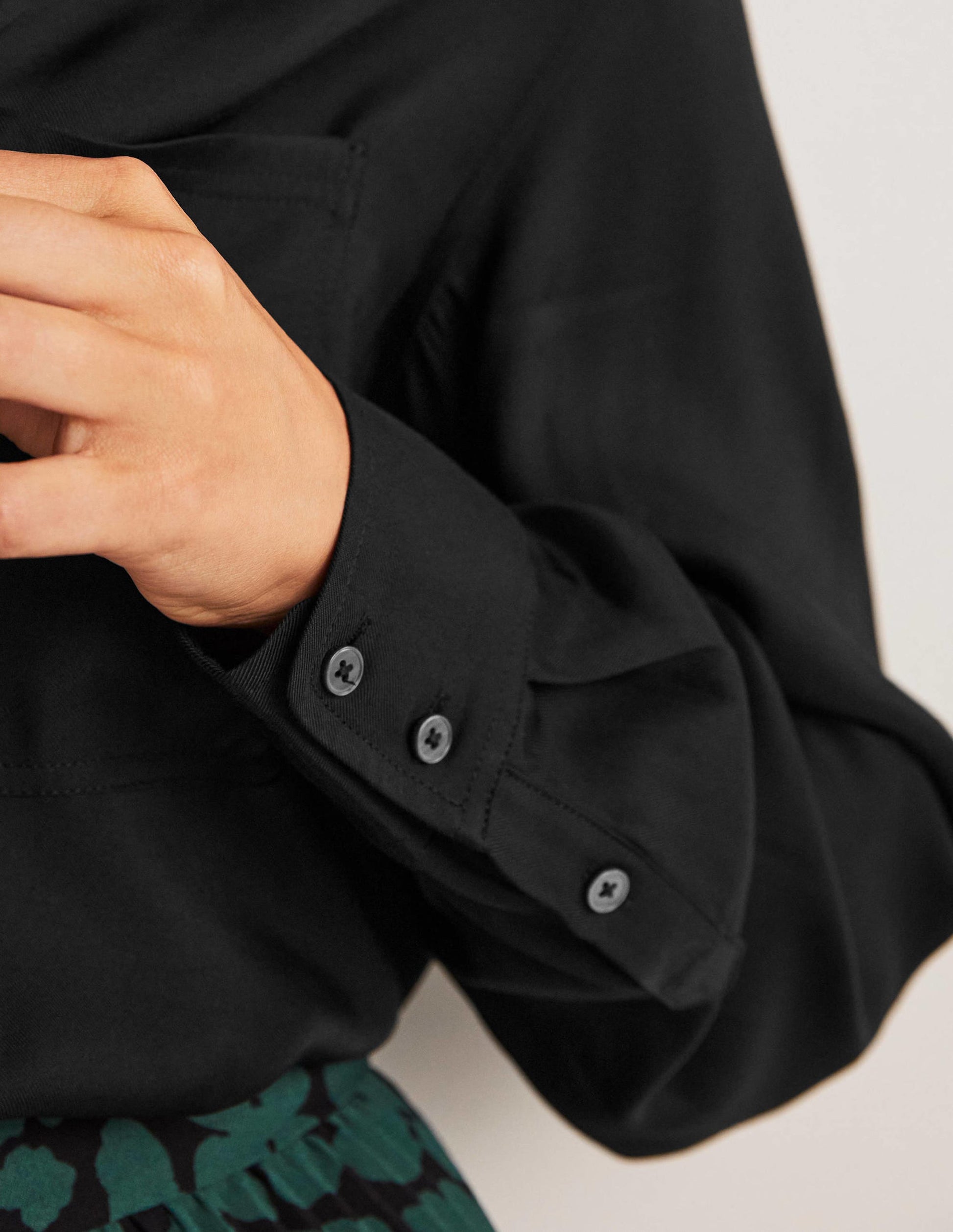 Longline Pocket Detail Shirt-Black-2