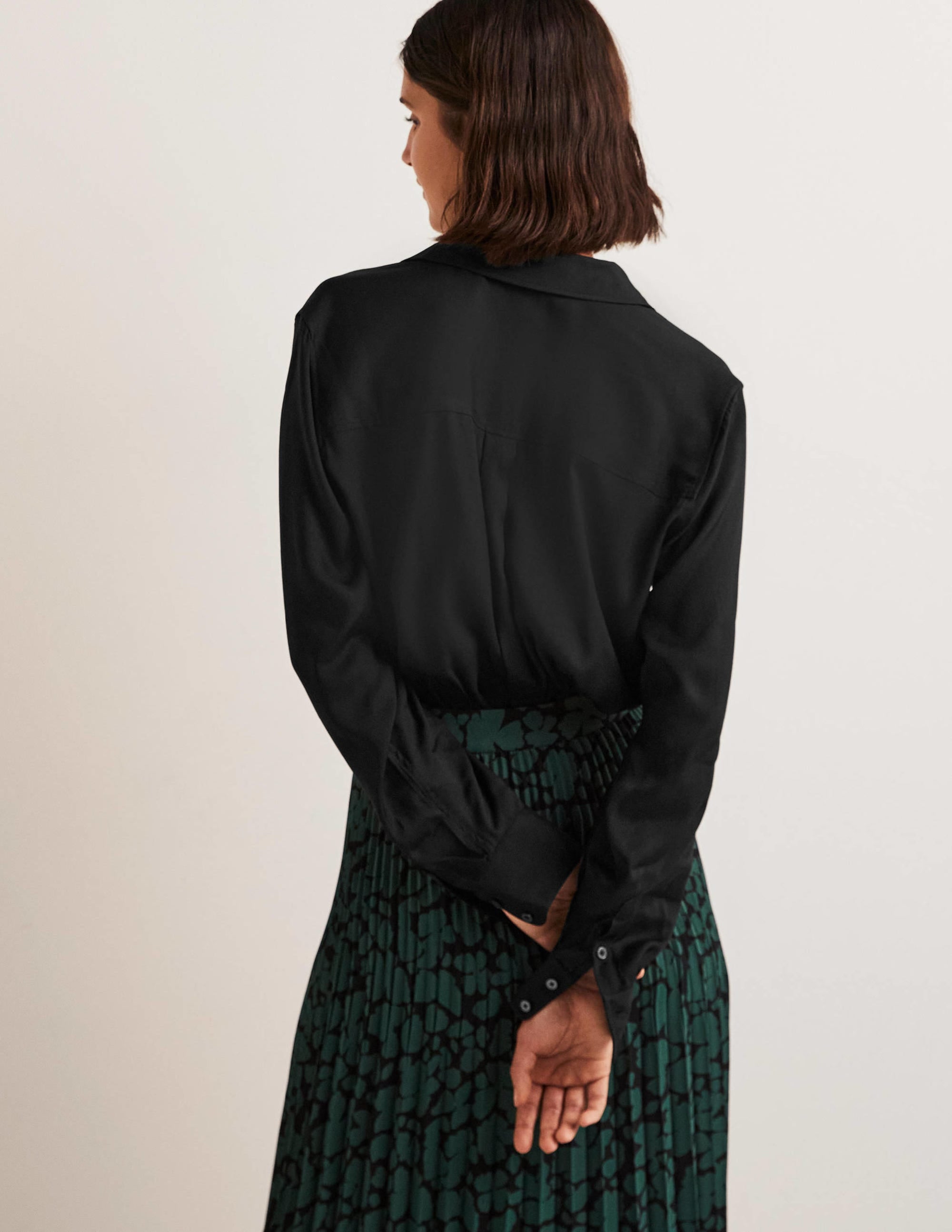 Longline Pocket Detail Shirt-Black - Image 3