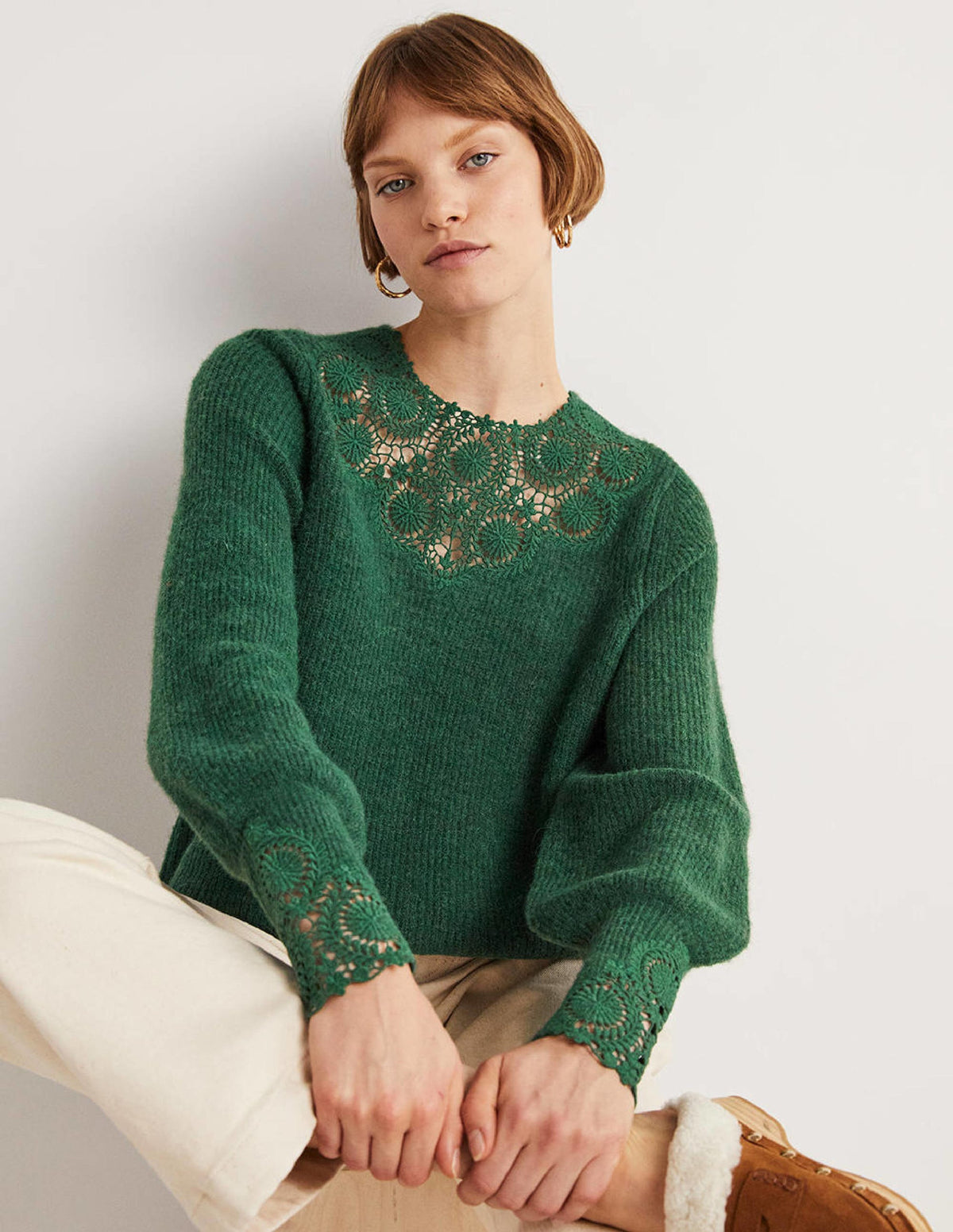 Detail Fluffy Jumper-Hunter Green Embroidery-4