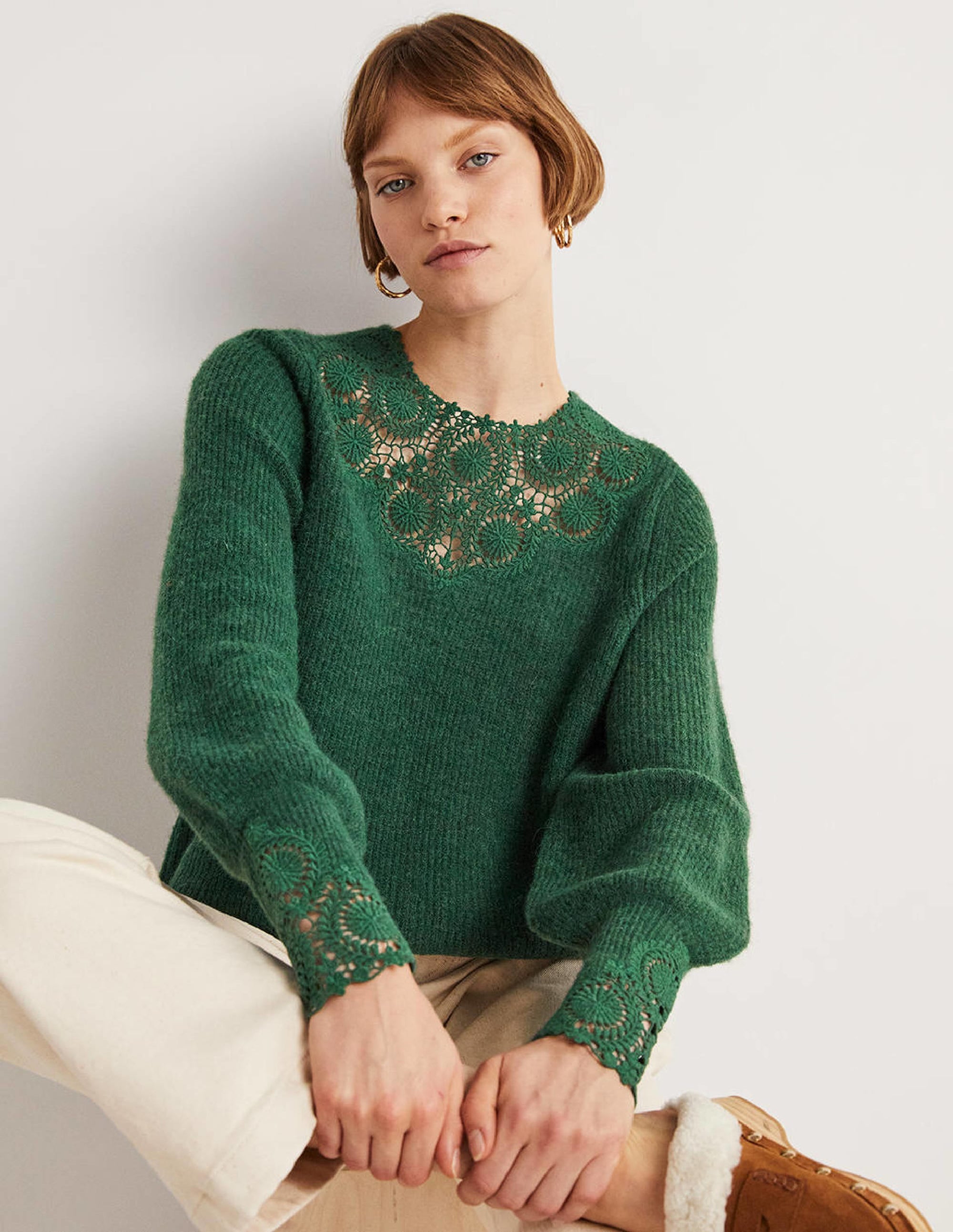 Detail Fluffy Jumper-Hunter Green Embroidery - Image 4