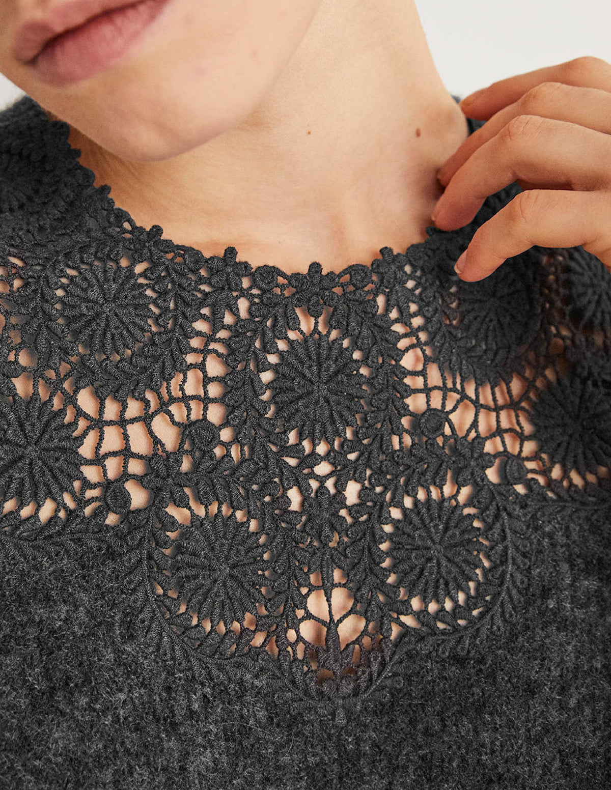Detail Fluffy Jumper-Charcoal Melange Embroidery-2